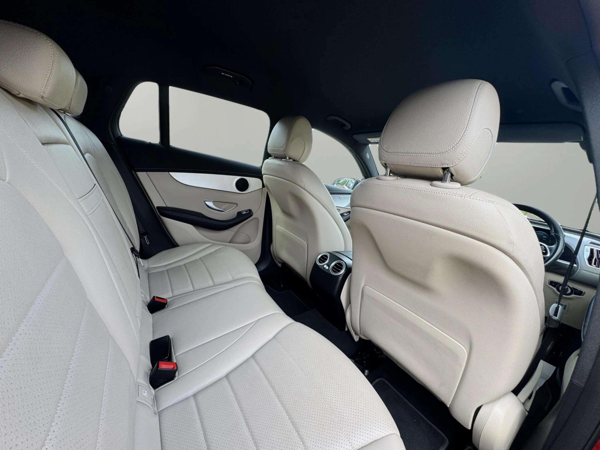 Mercedes-Benz EQC view 34