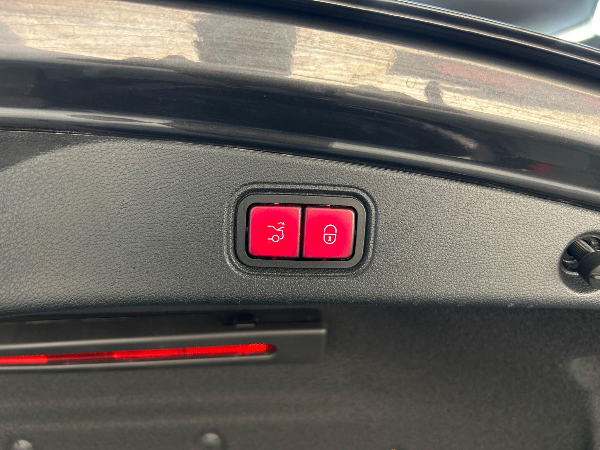 Mercedes-Benz E Class view 30