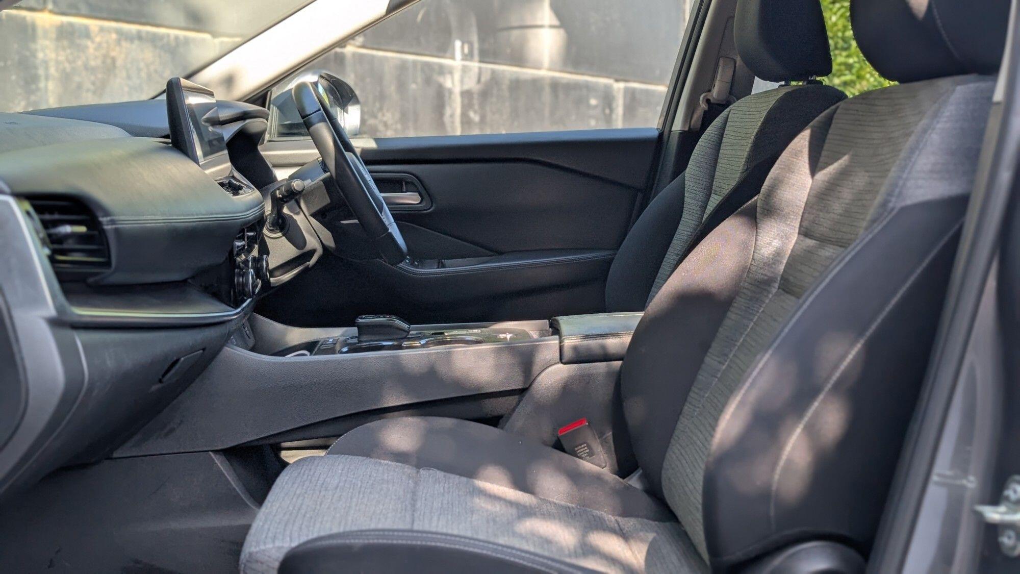 Nissan X-Trail view 12