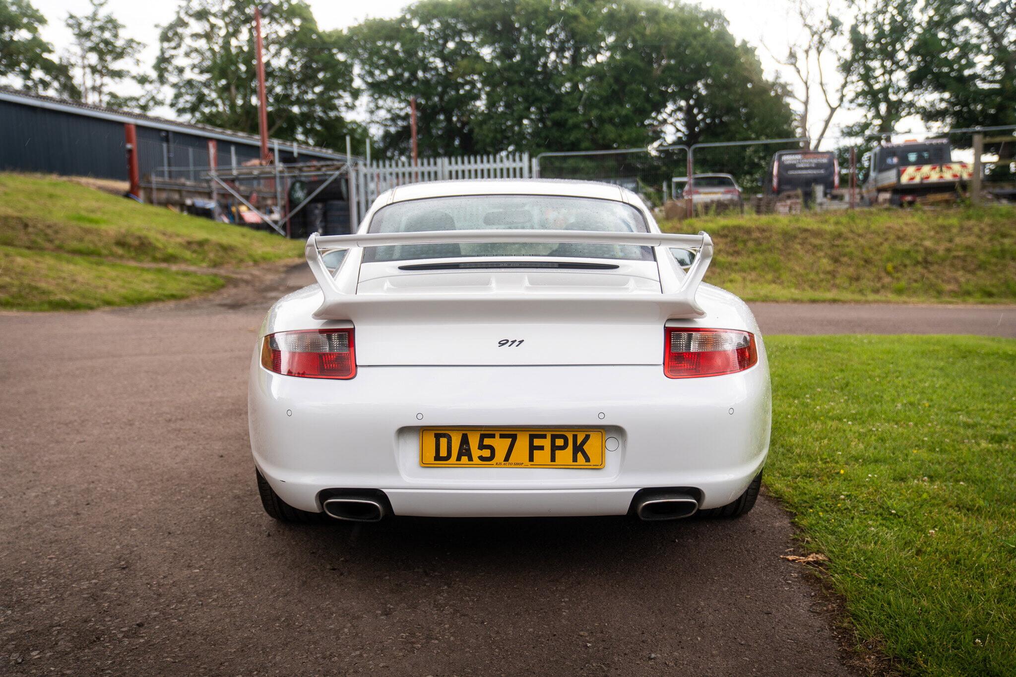 Porsche 911 view 6