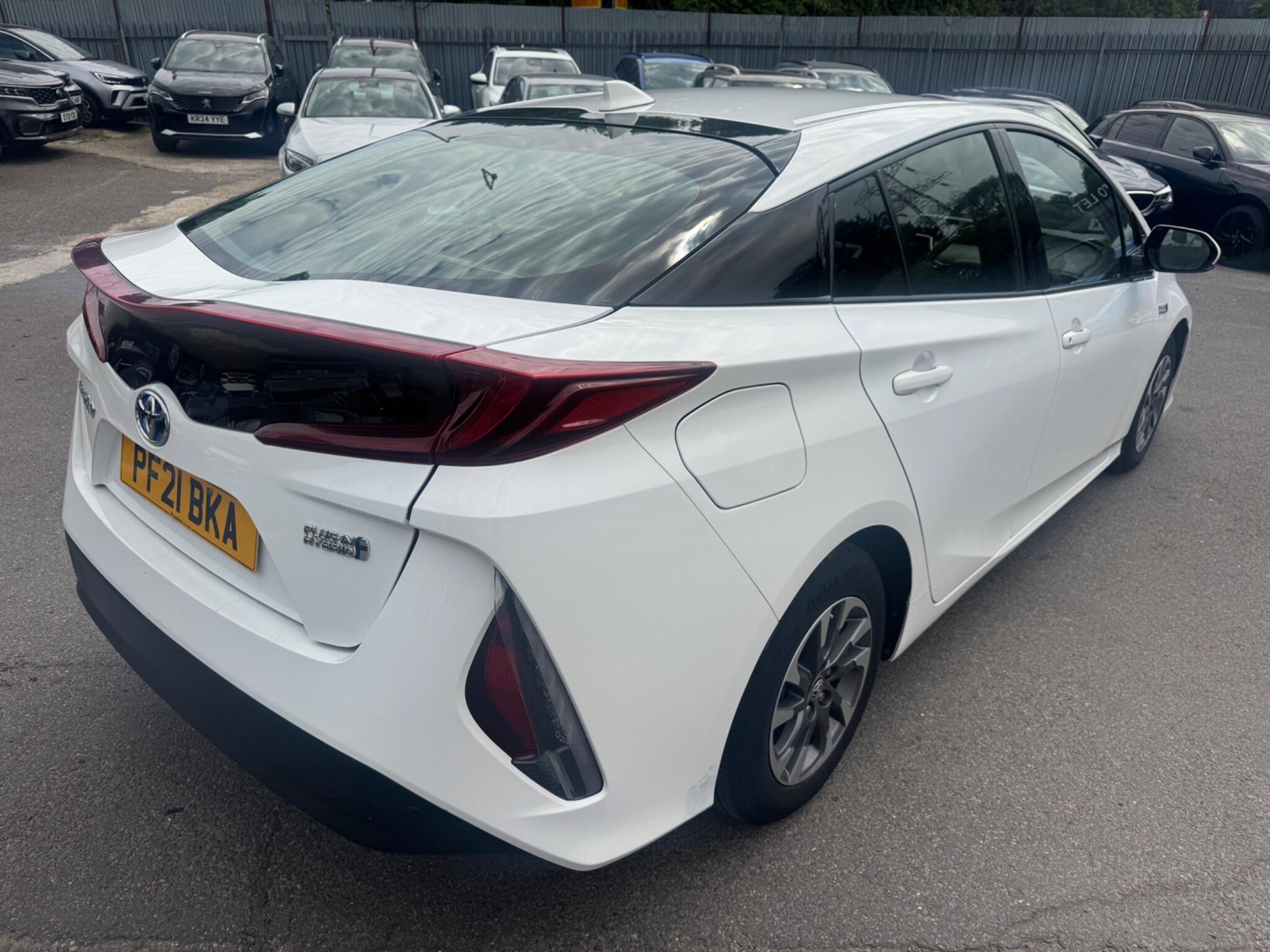 Toyota Prius view 4
