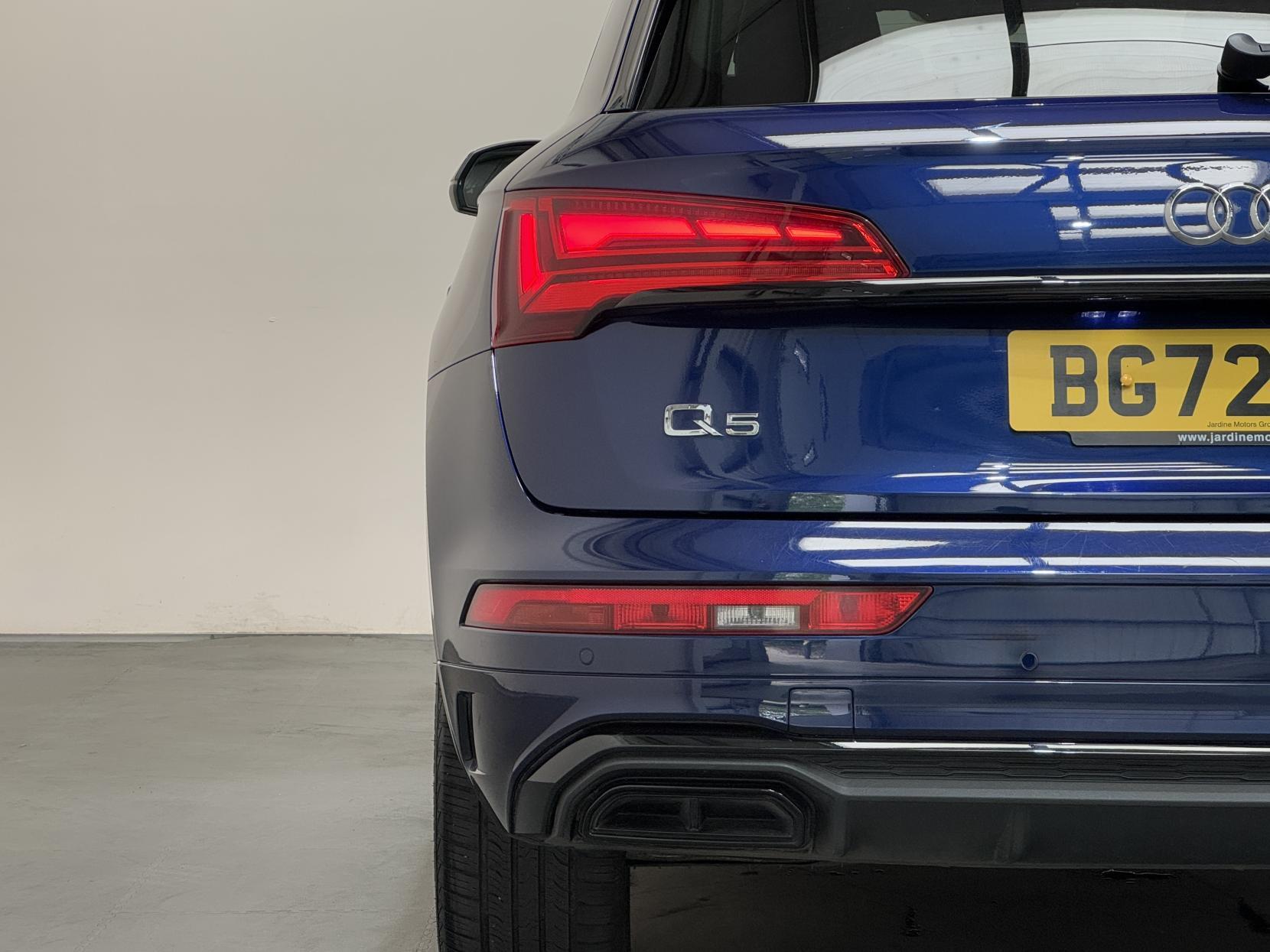 Audi Q5 view 10