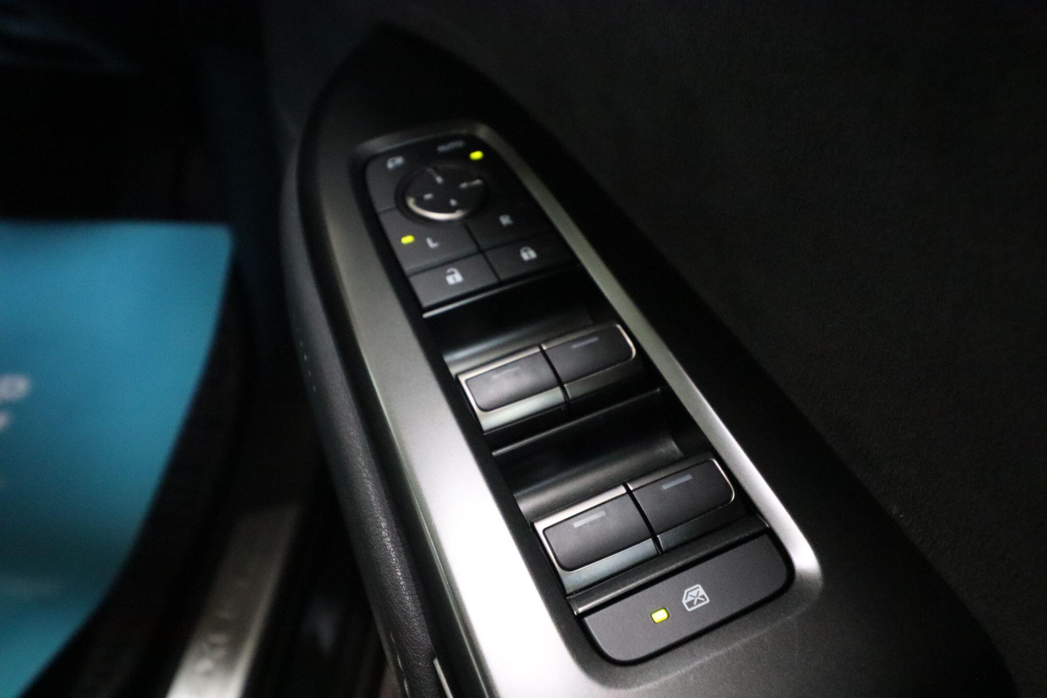 Lexus RZ view 16