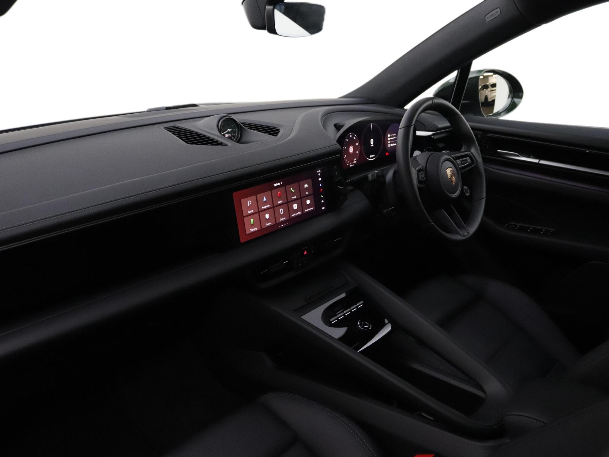 Porsche Macan view 13