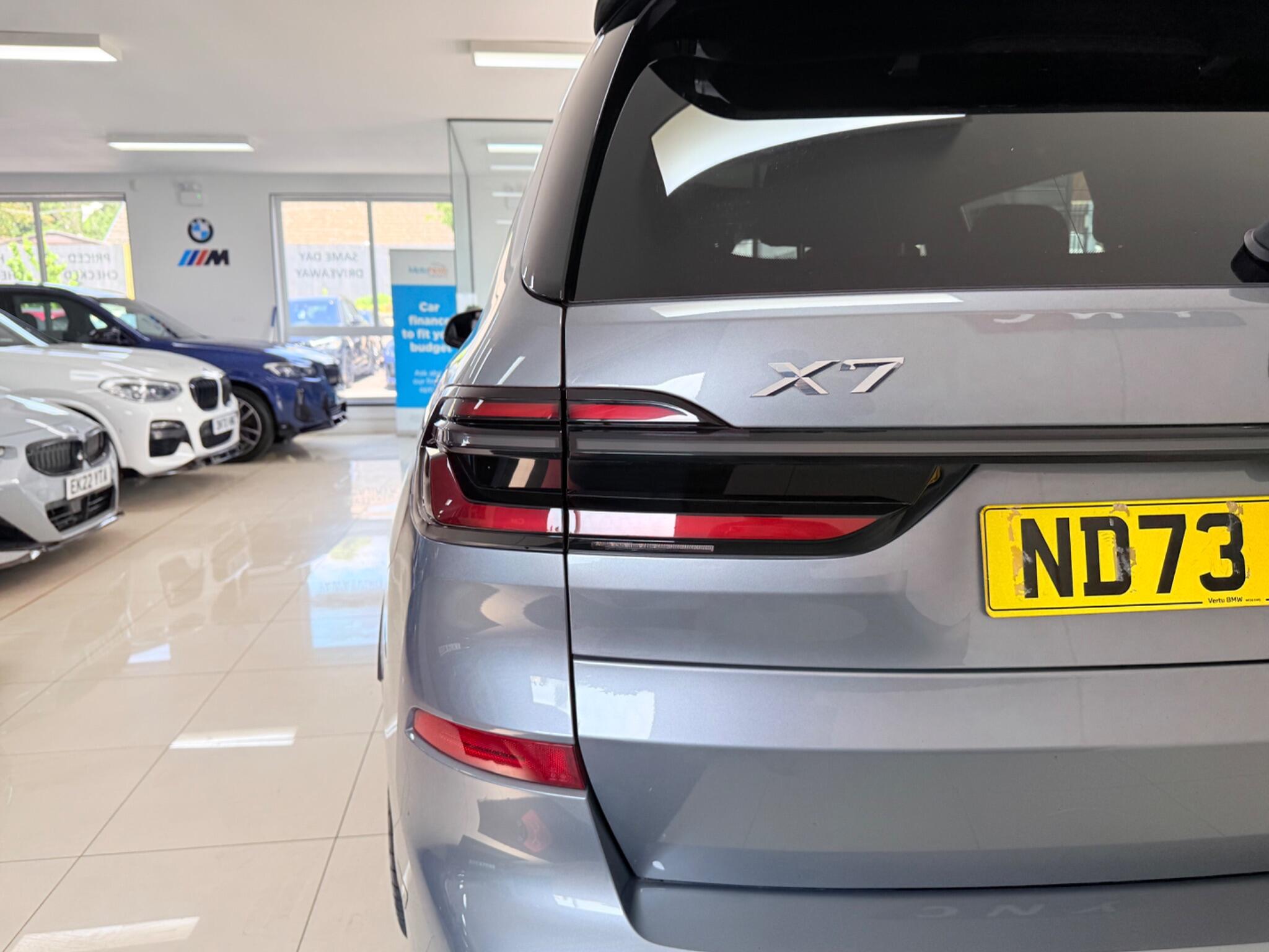 BMW X7 view 21