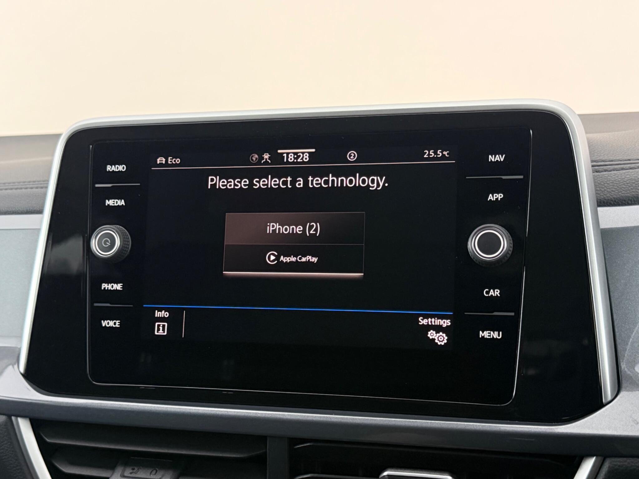 Volkswagen T-Roc view 24