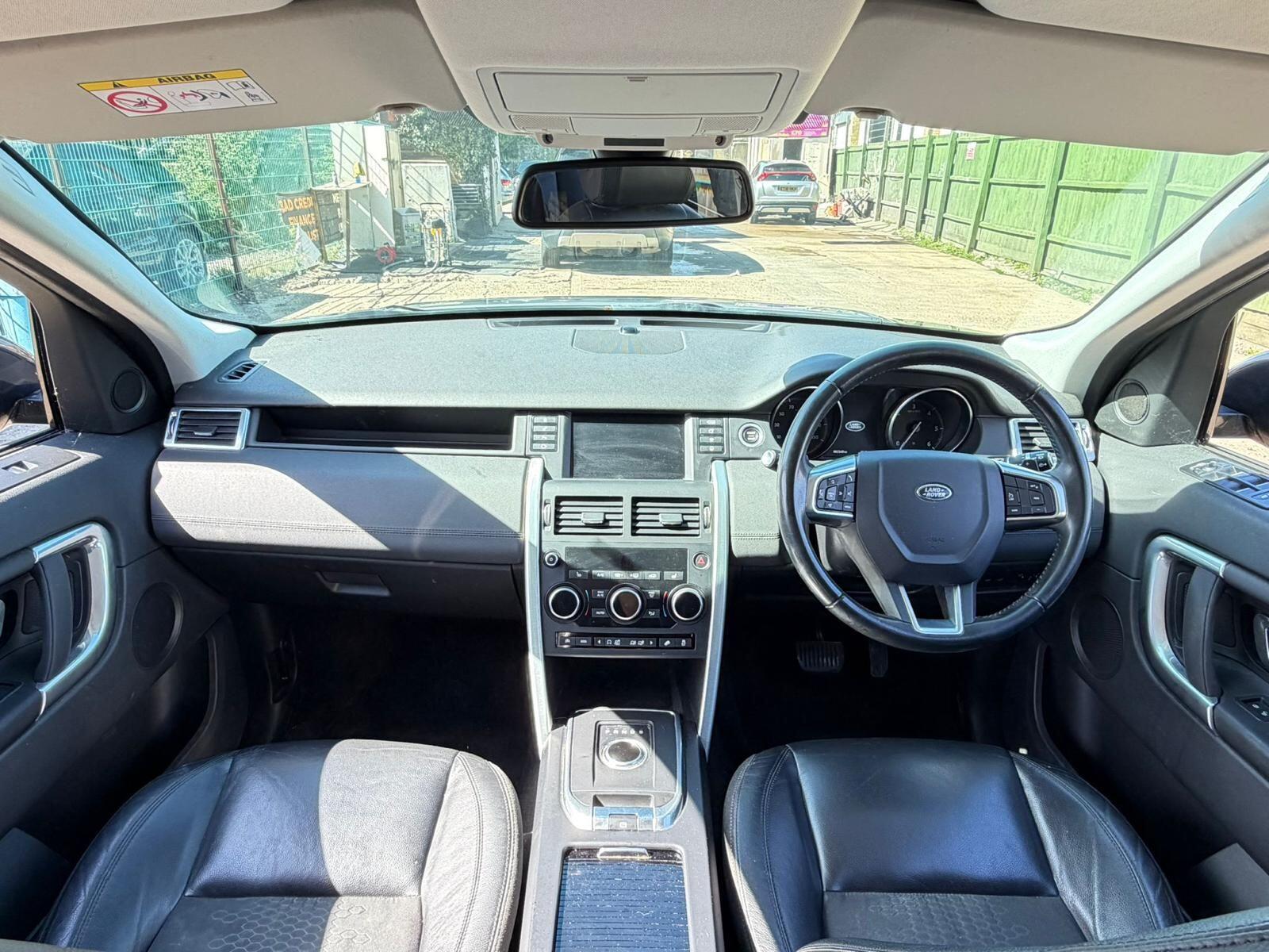 Land Rover Discovery Sport view 11