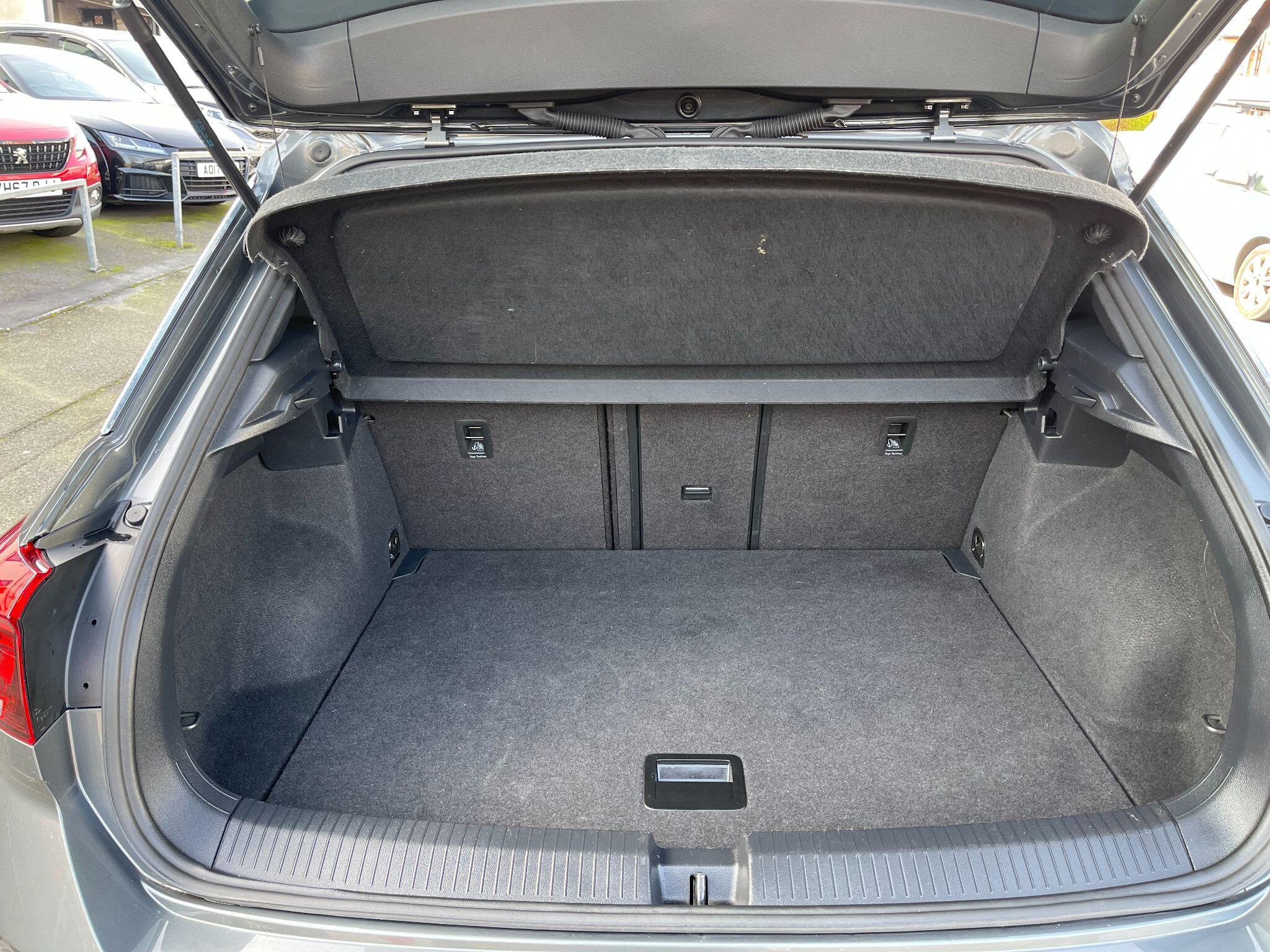 Volkswagen T-Roc view 33