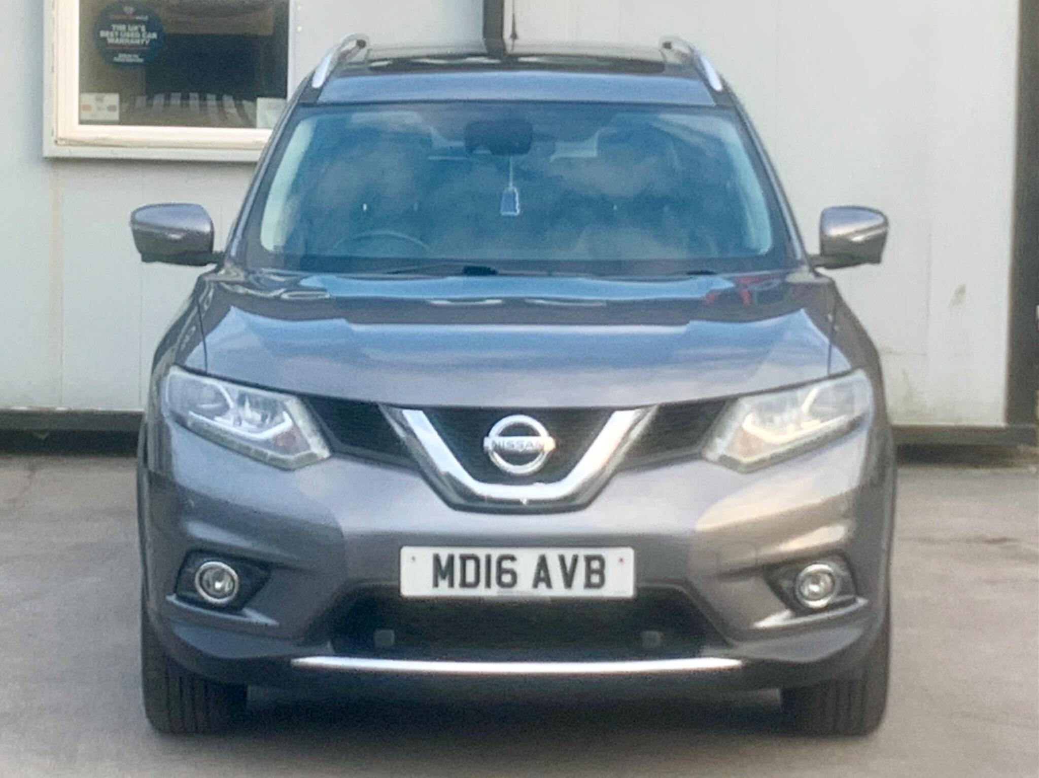 Nissan X-Trail view 2