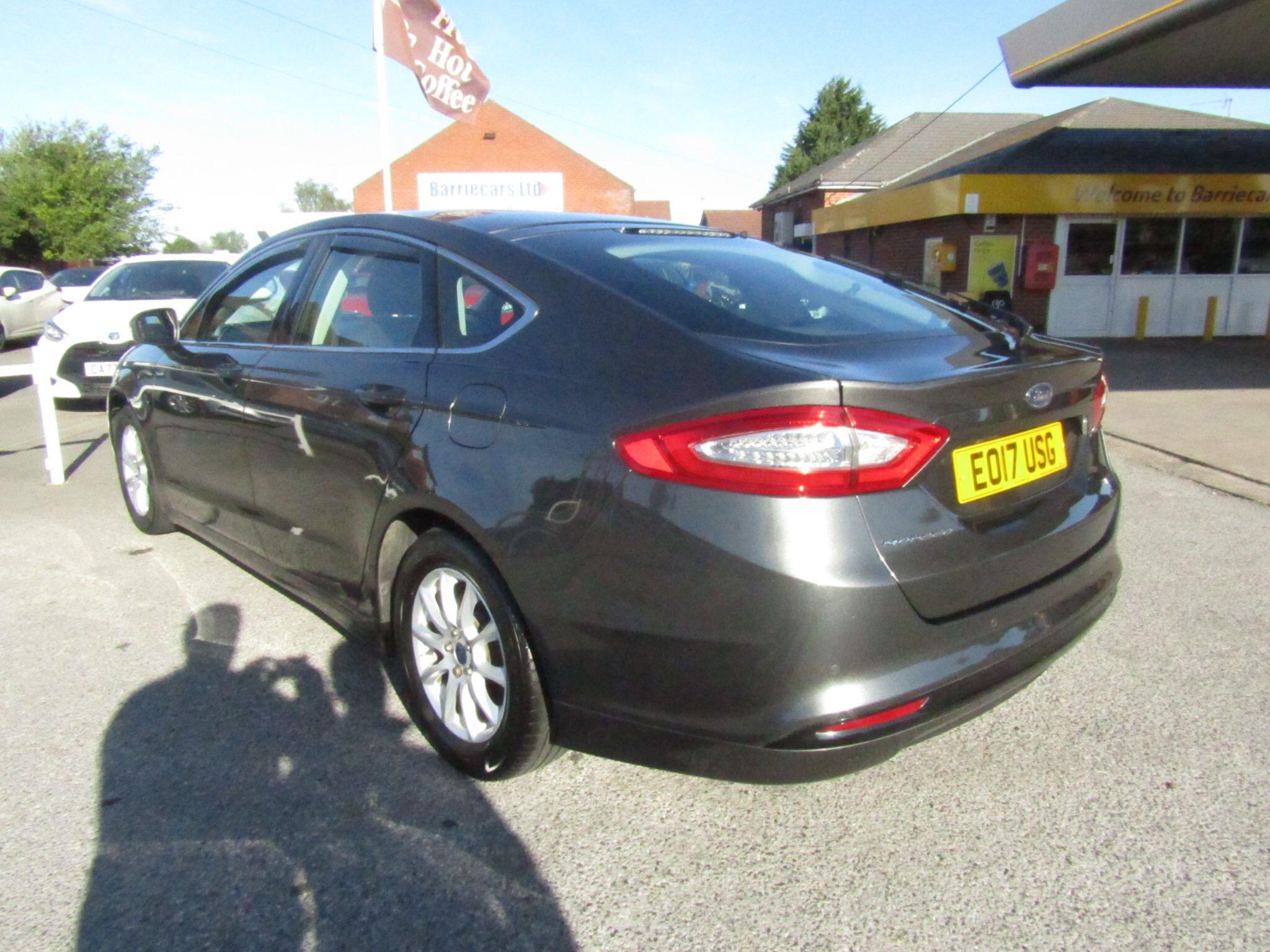 Ford Mondeo view 5