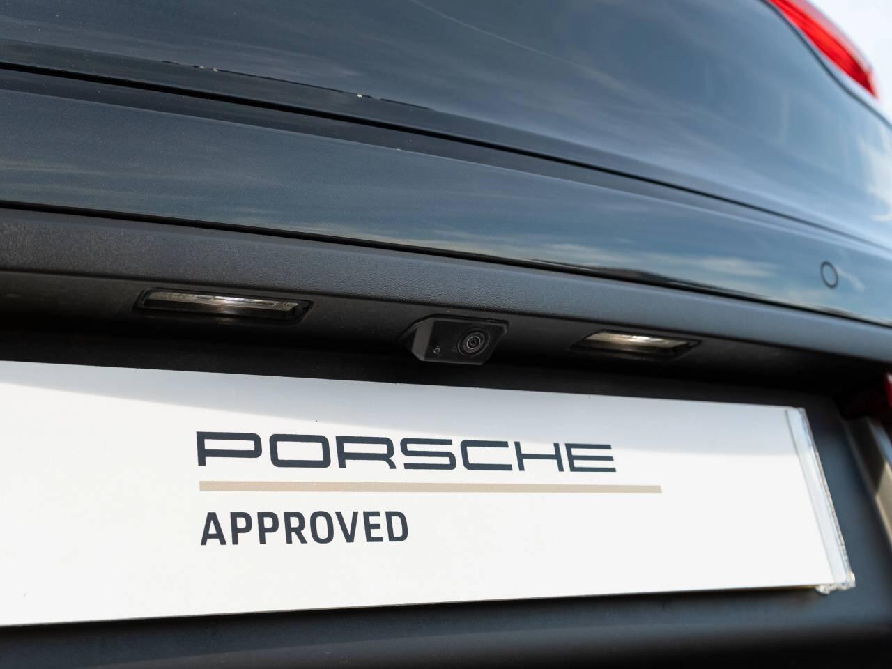 Porsche Macan view 11