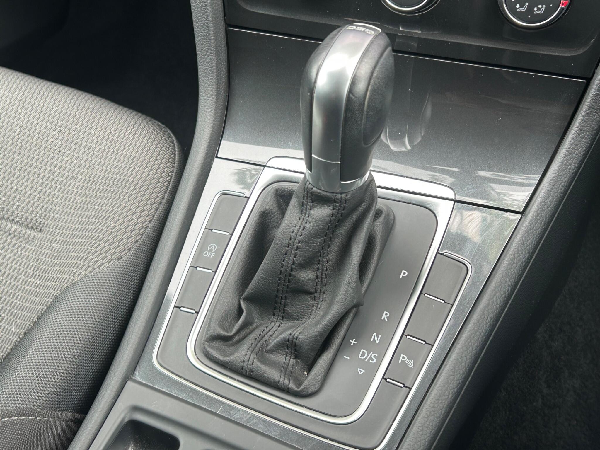 Volkswagen Golf view 17