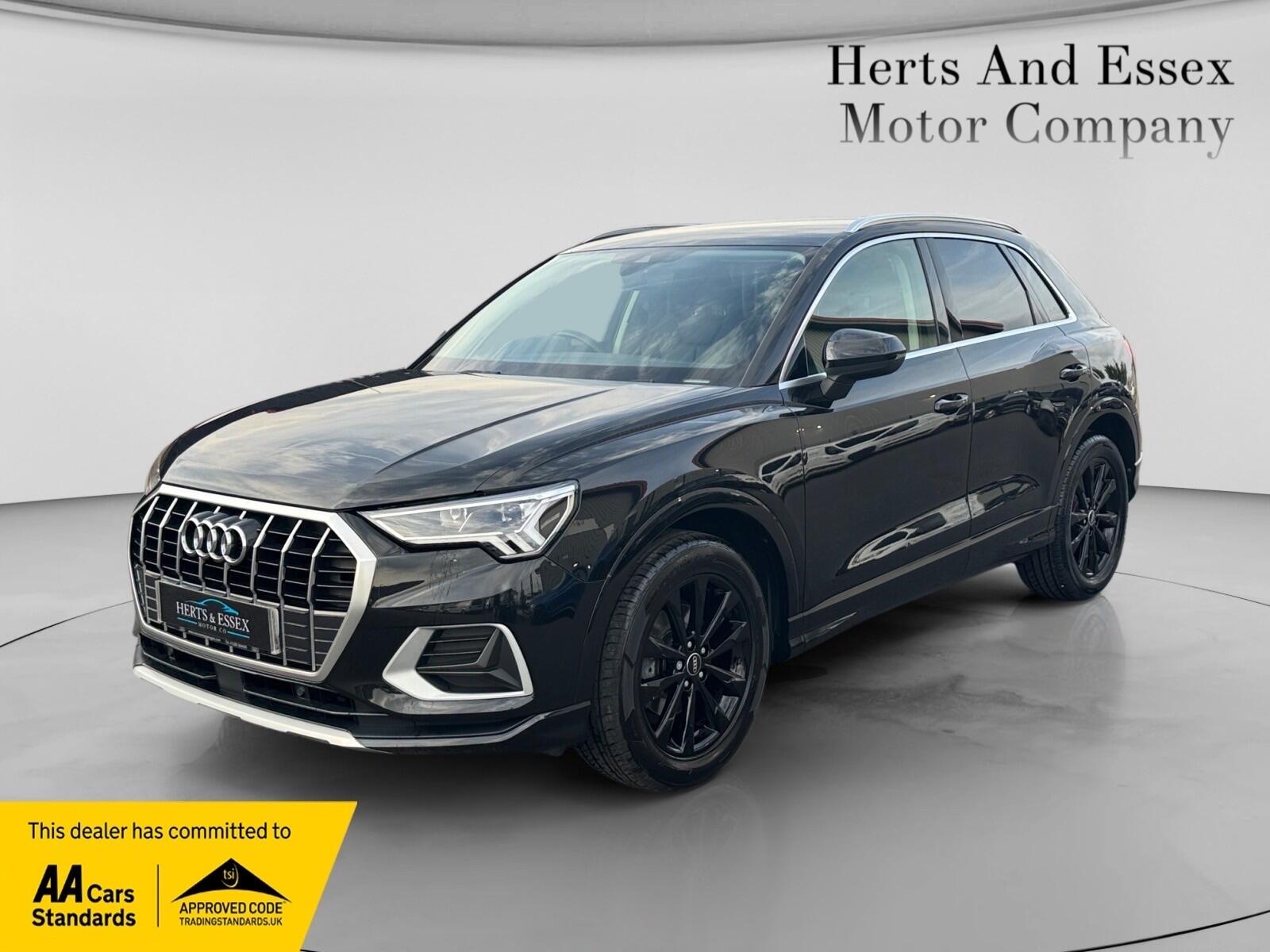 Audi Q3 view 3