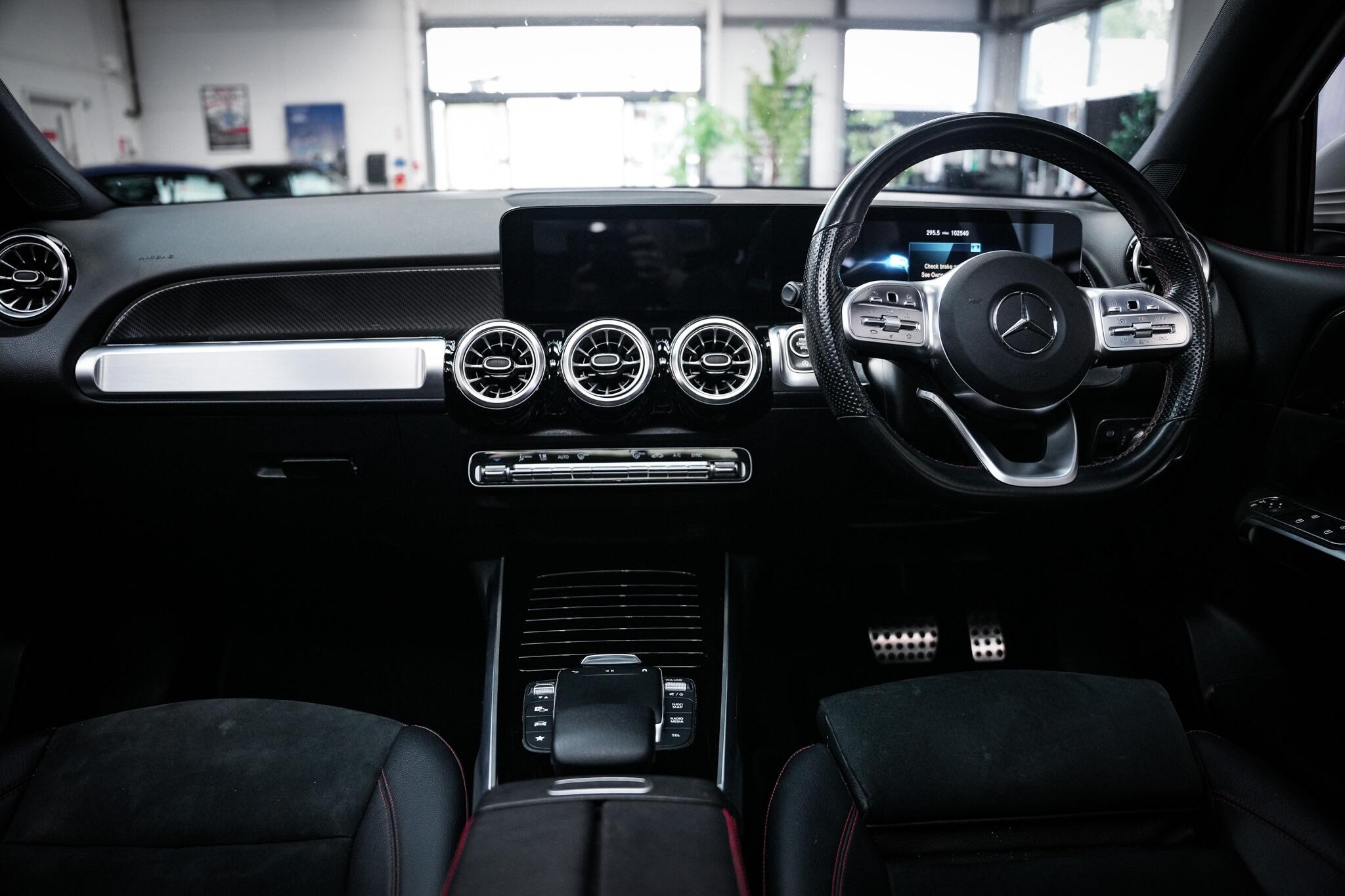 Mercedes-Benz GLB view 22