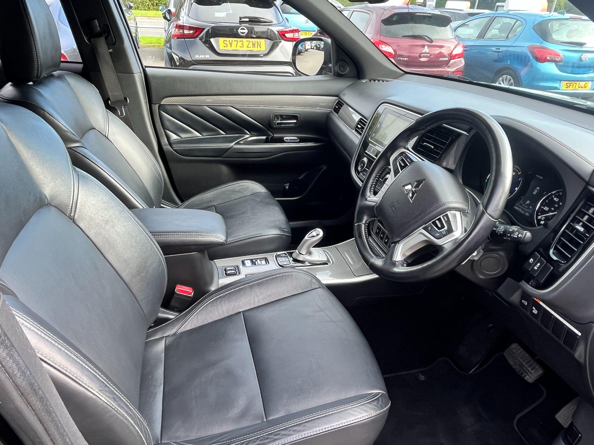 Mitsubishi Outlander view 17