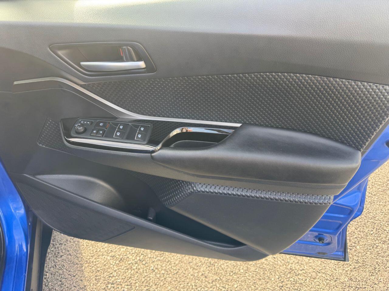 Toyota C-HR view 11