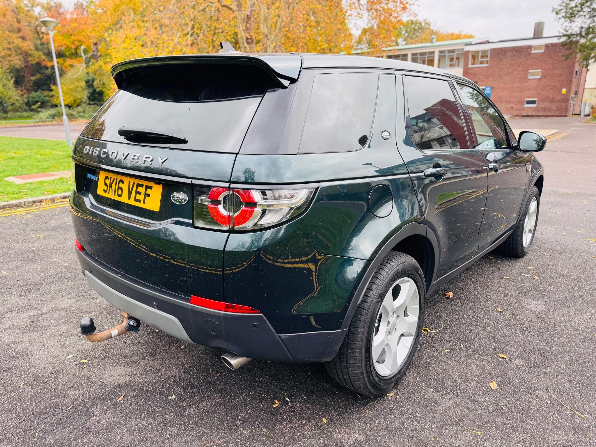 2016 Land Rover Discovery Sport 2.0 TD4 SE Tech 4WD Euro 6 (s/s) 5dr (5 Seat) • 100,000 miles image 4