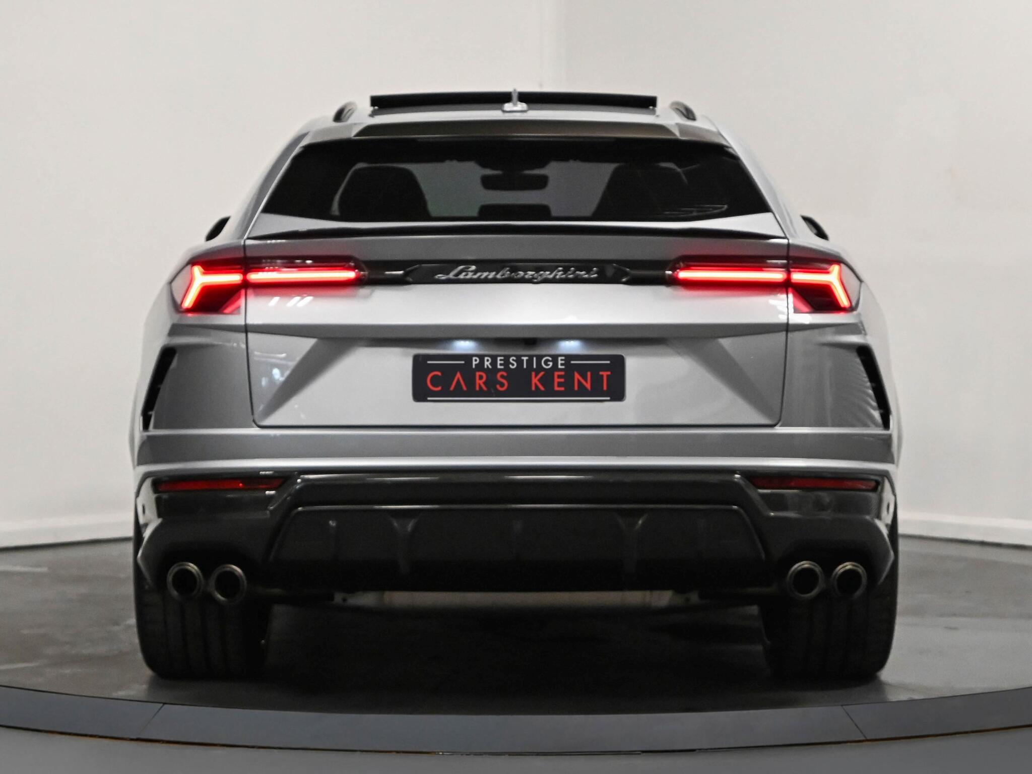 Lamborghini Urus view 32