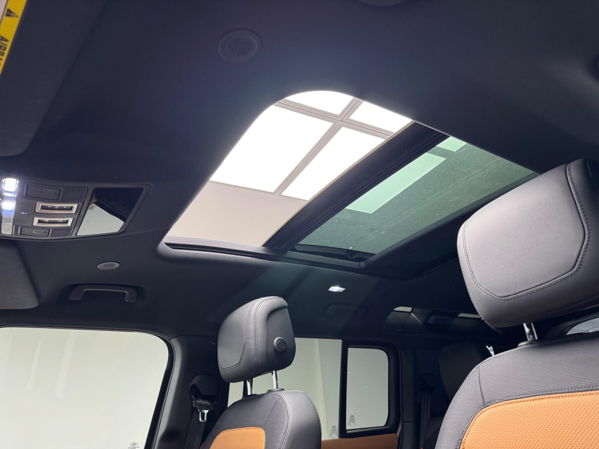 Land Rover Defender view 29