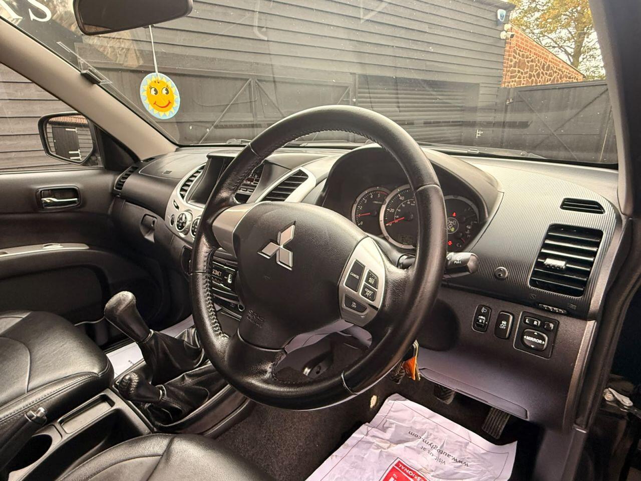 Mitsubishi L200 view 10