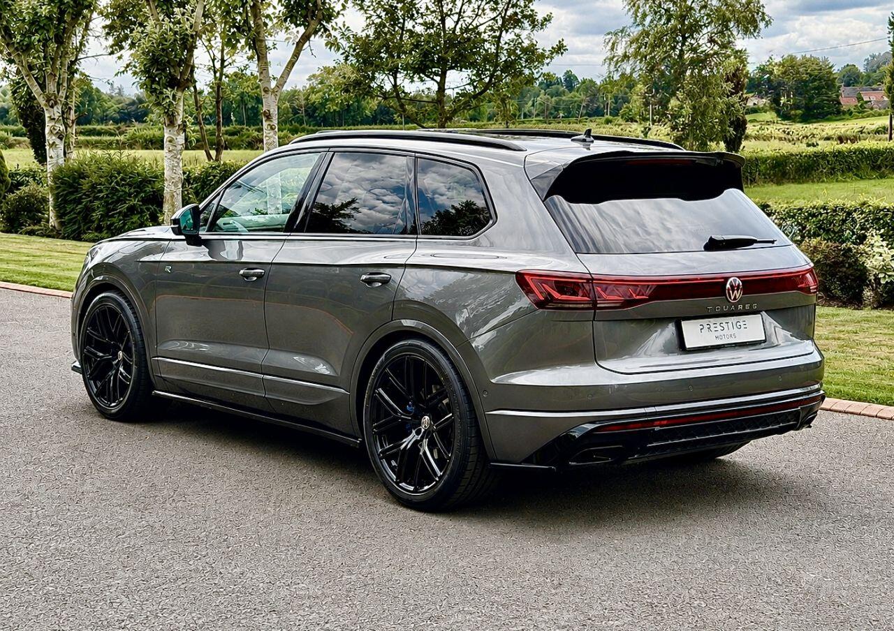 Volkswagen Touareg view 7
