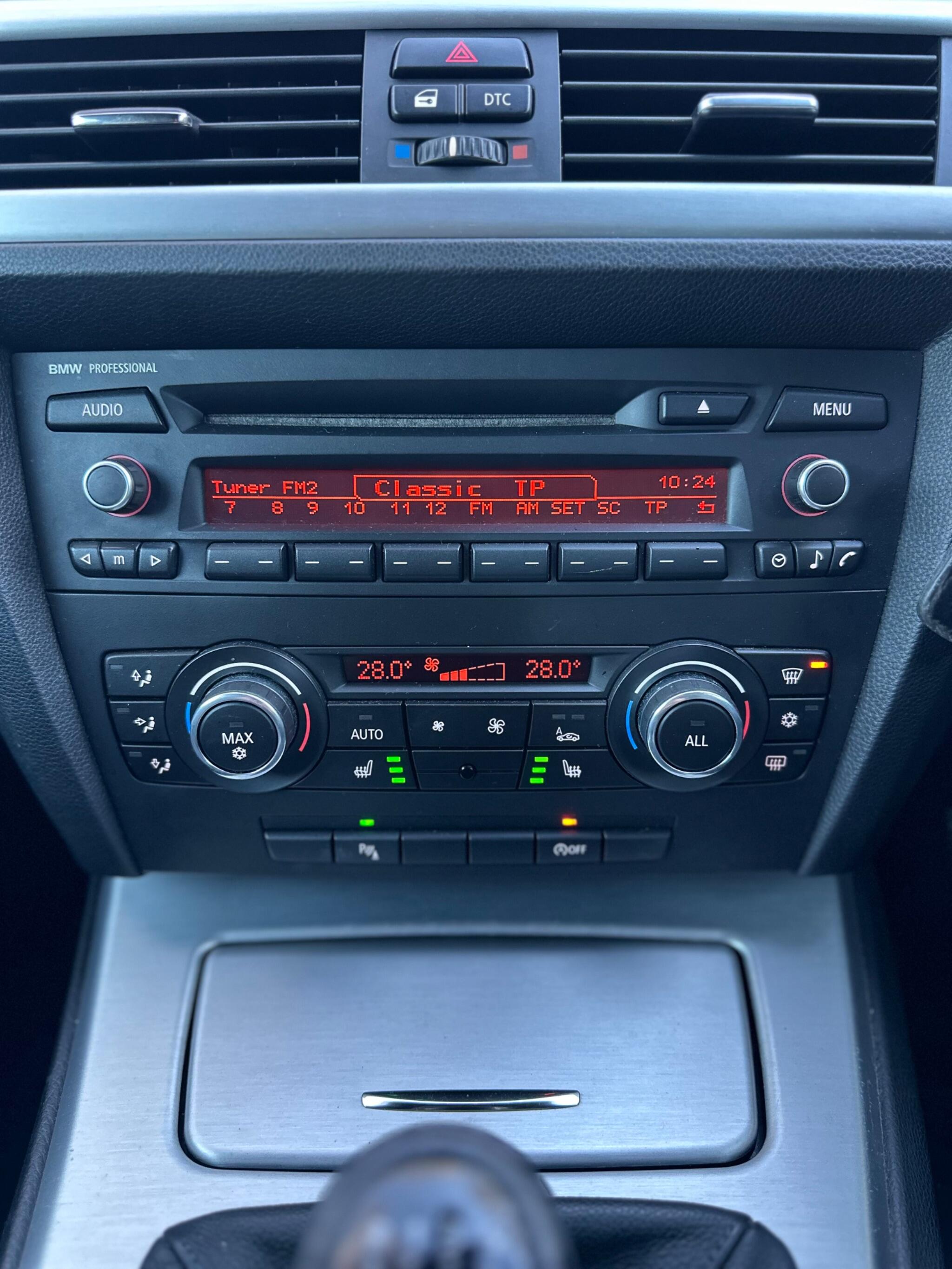 2010 BMW 3 Series image 37