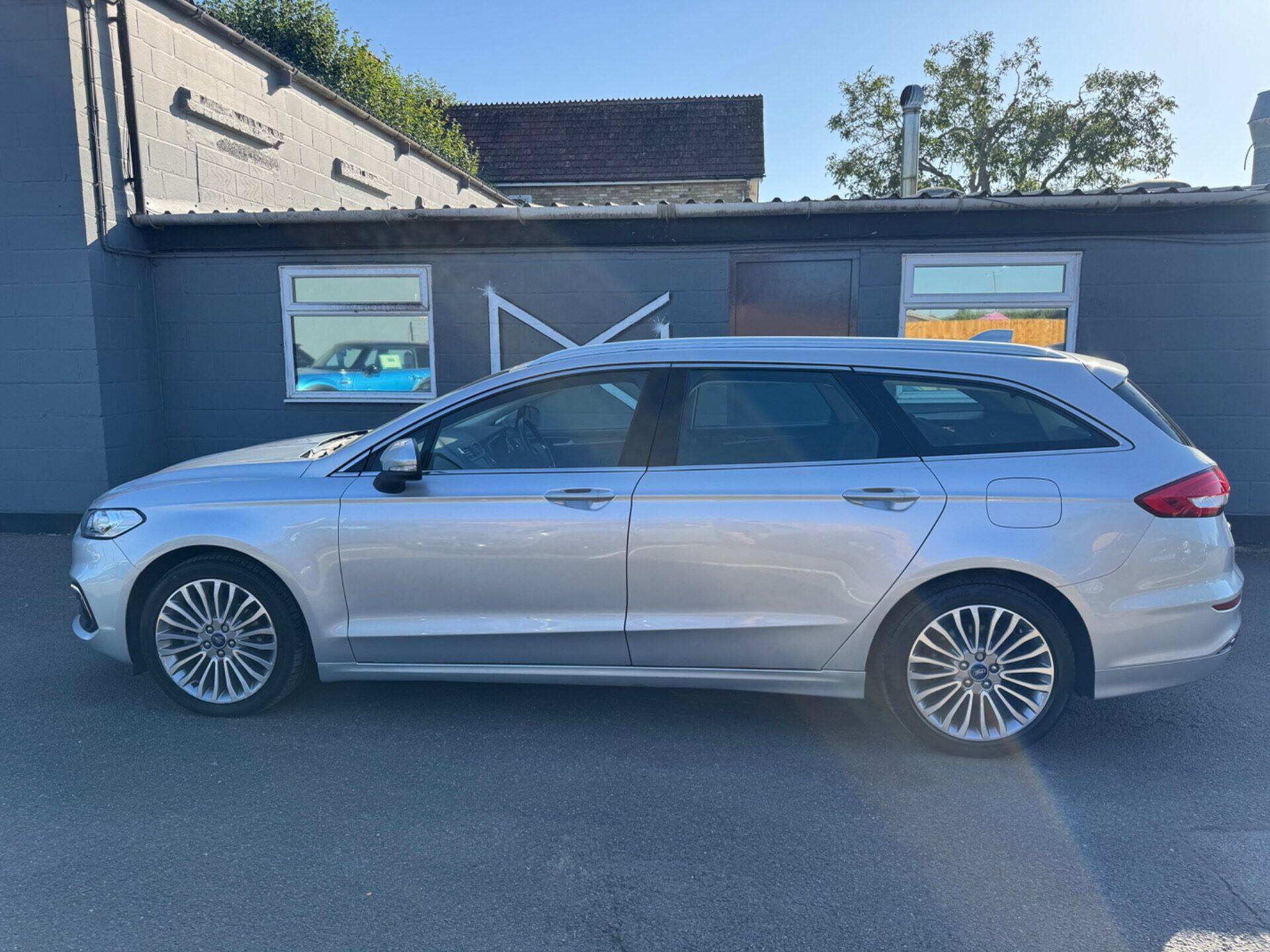Ford Mondeo view 9
