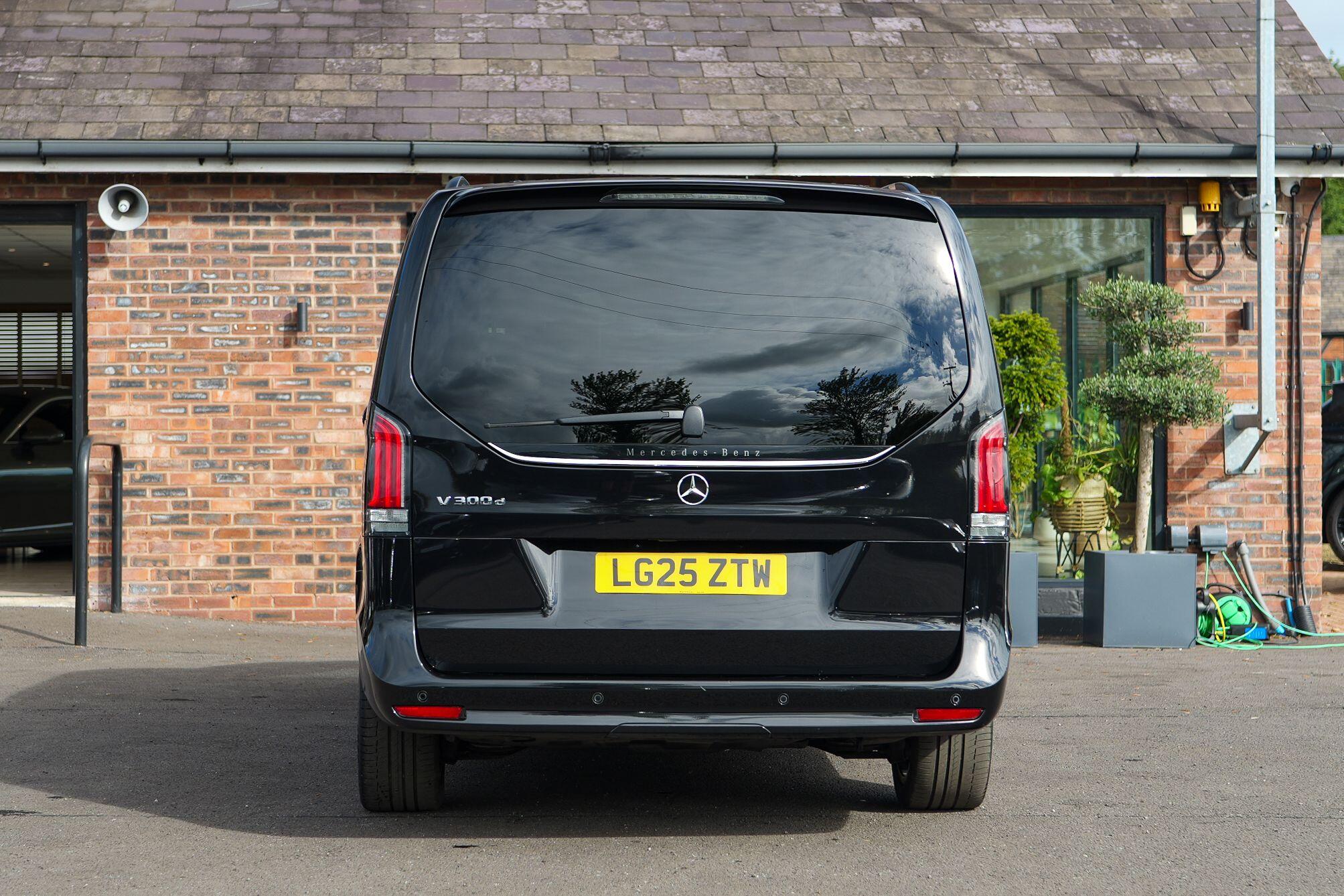 Mercedes-Benz V Class view 5