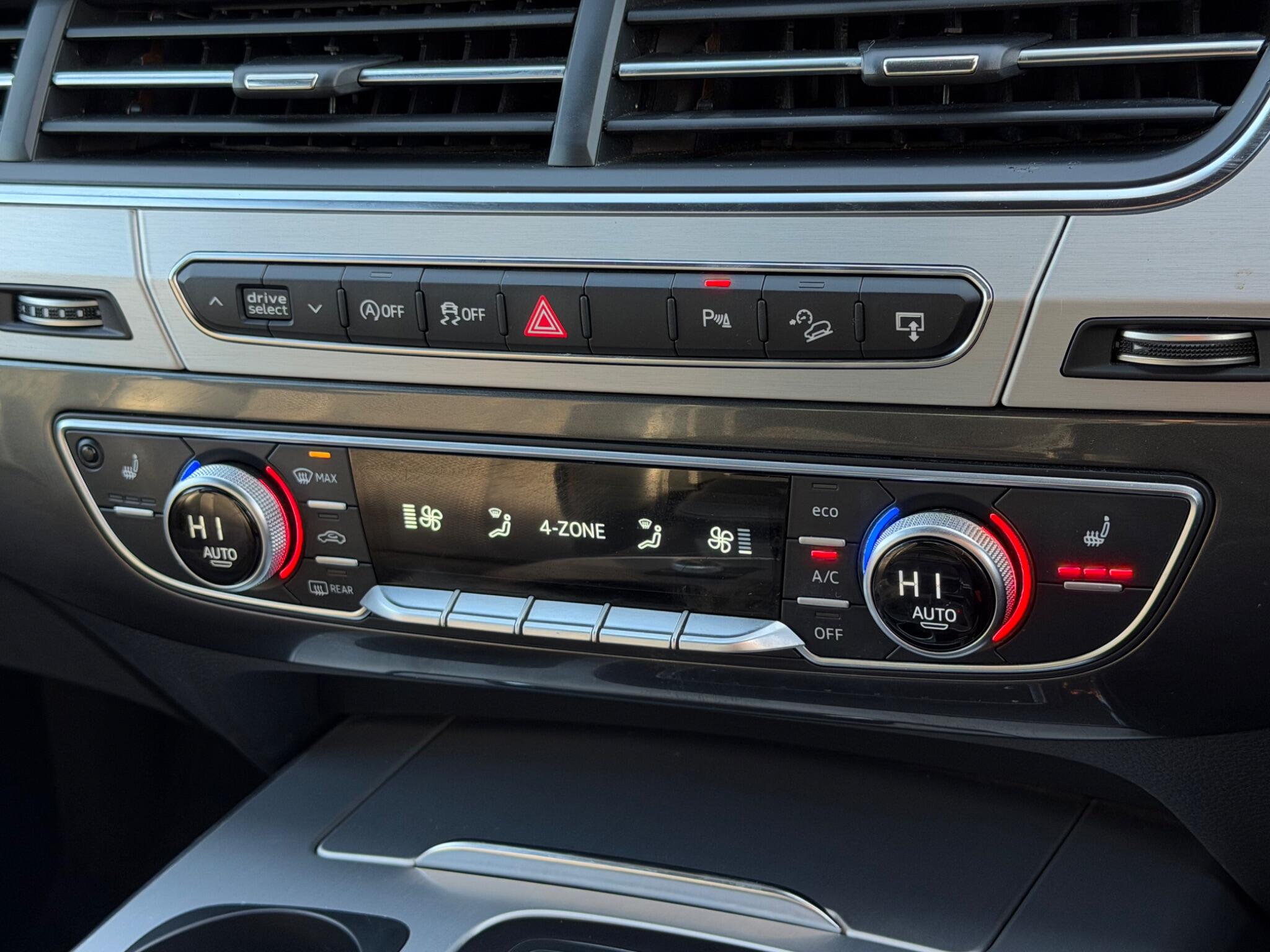 Audi Q7 view 34