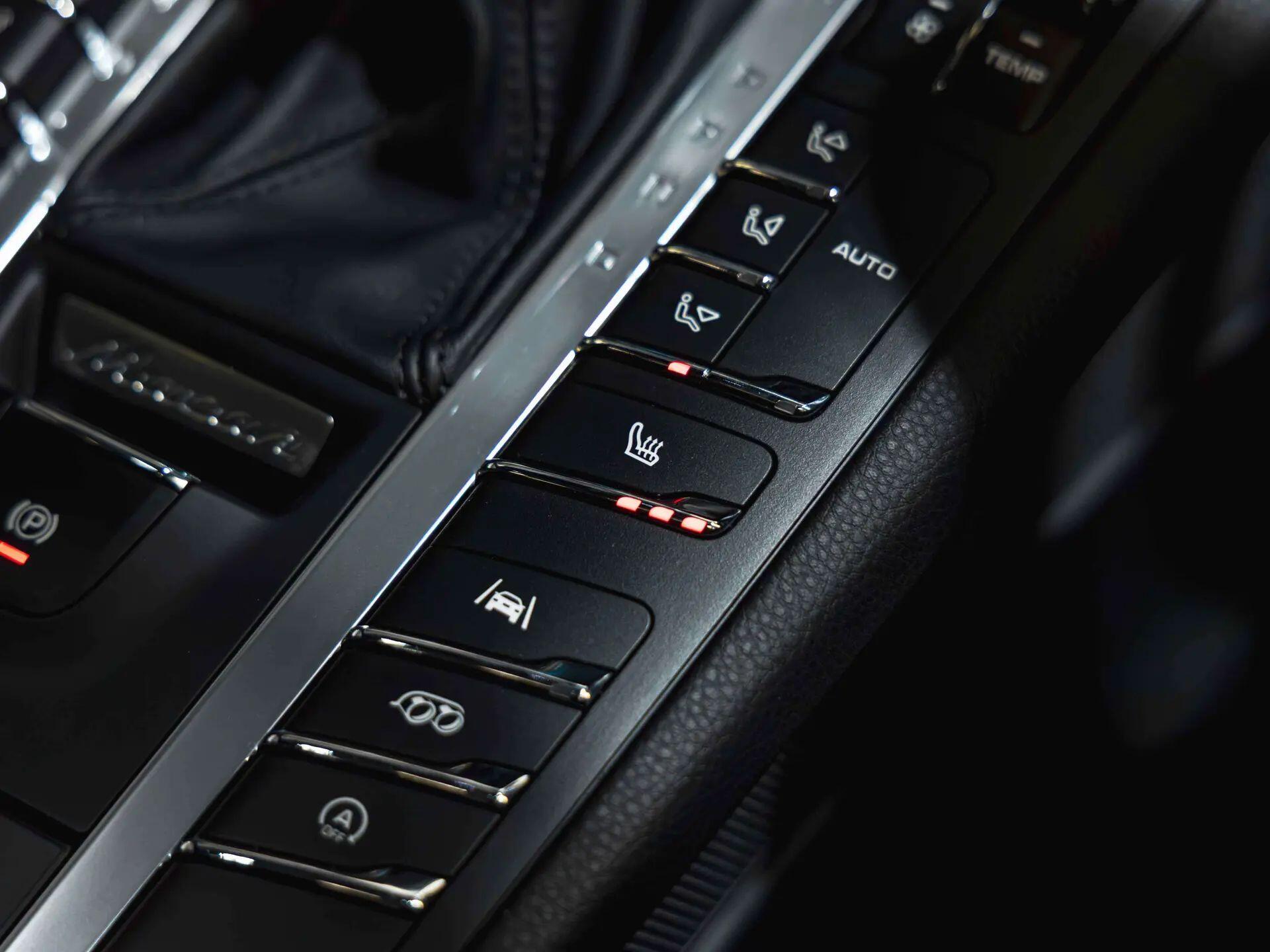 Porsche Macan view 20