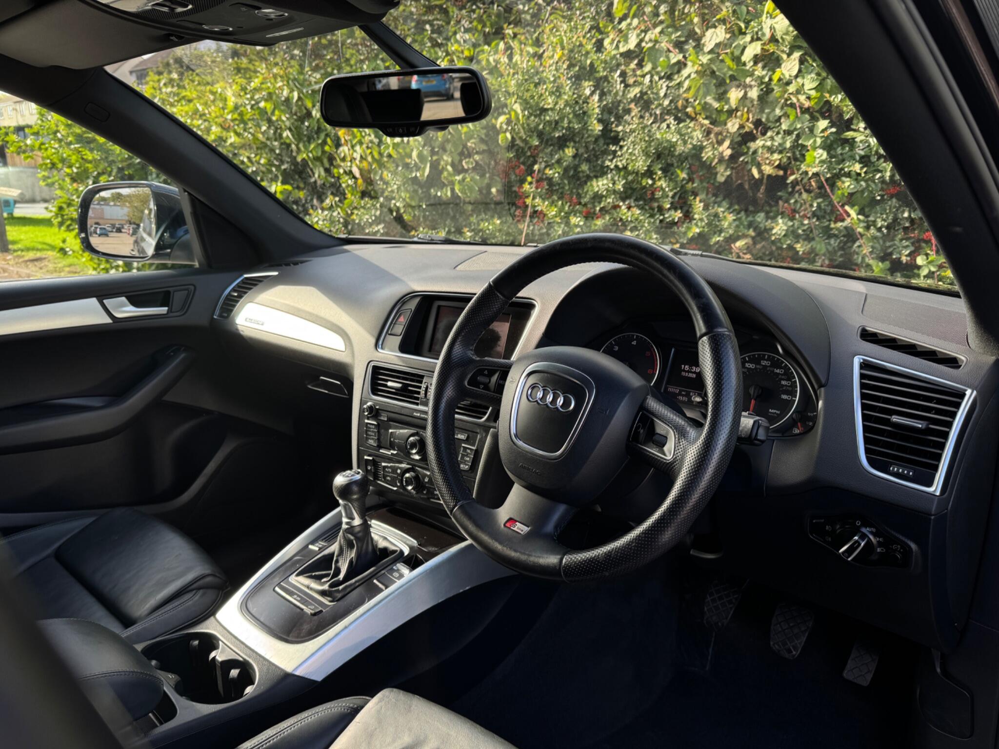 Audi Q5 view 15