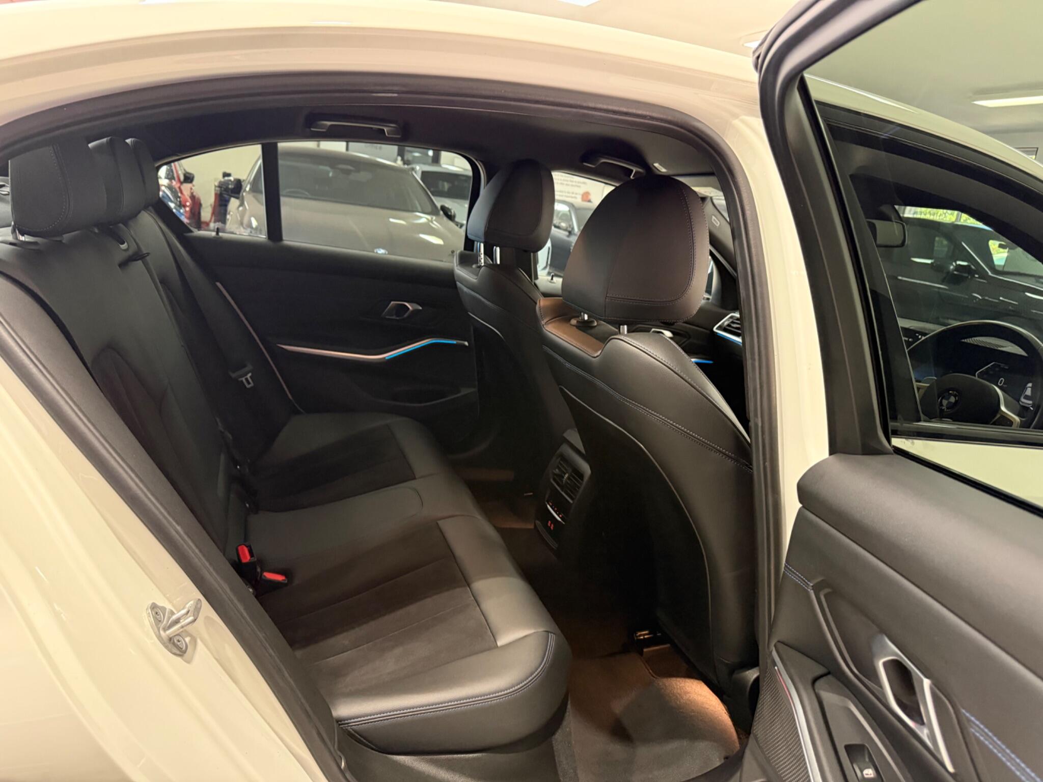 BMW 3 Series view 37