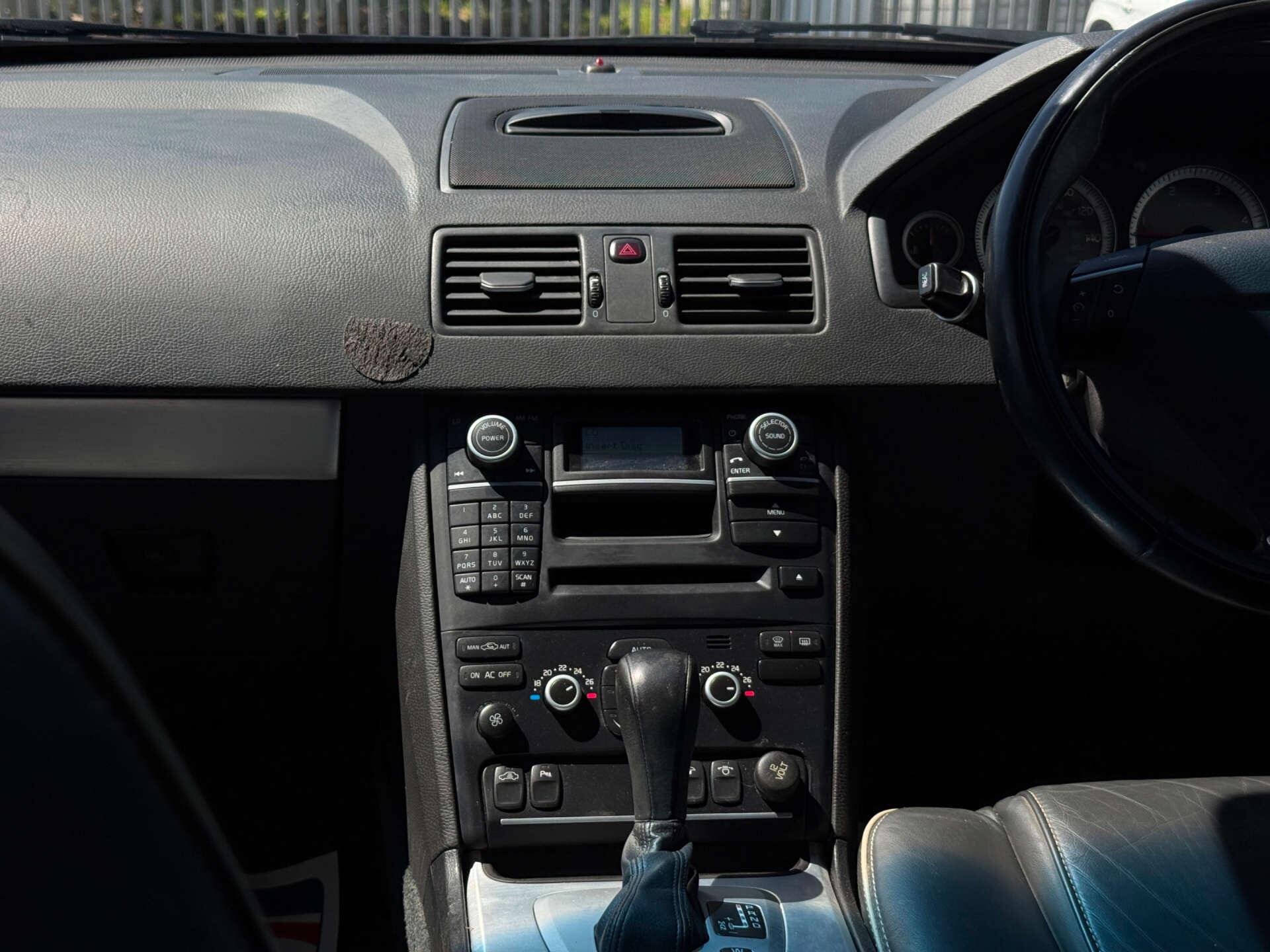 Volvo XC90 view 40