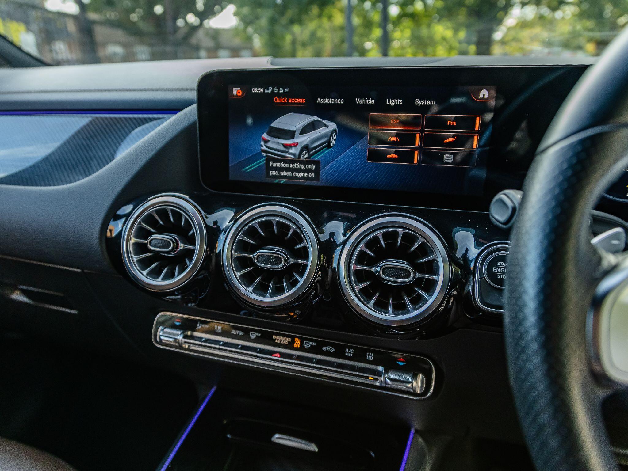 Mercedes-Benz GLA view 25