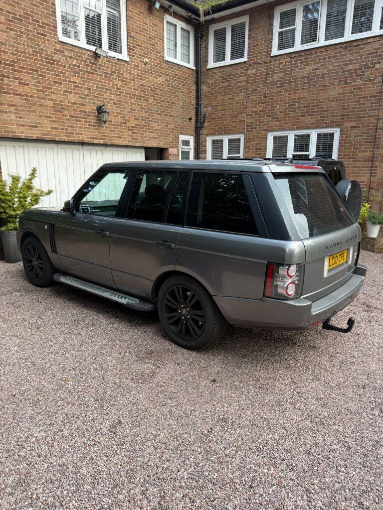 Land Rover Range Rover view 2