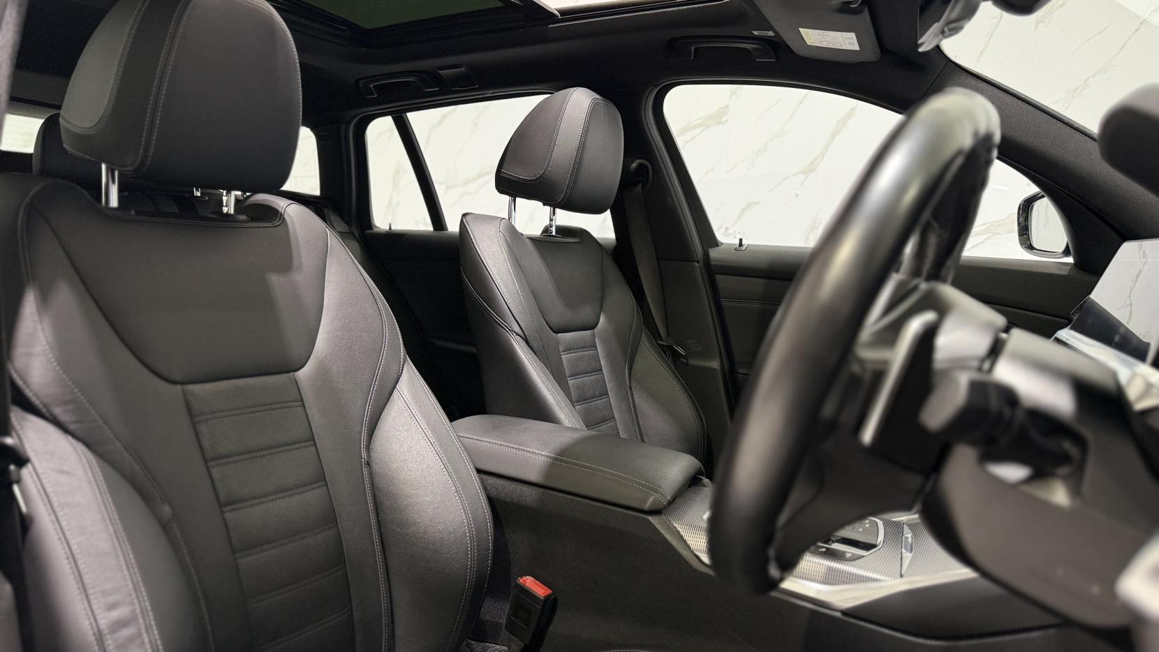 BMW 3 Series view 3