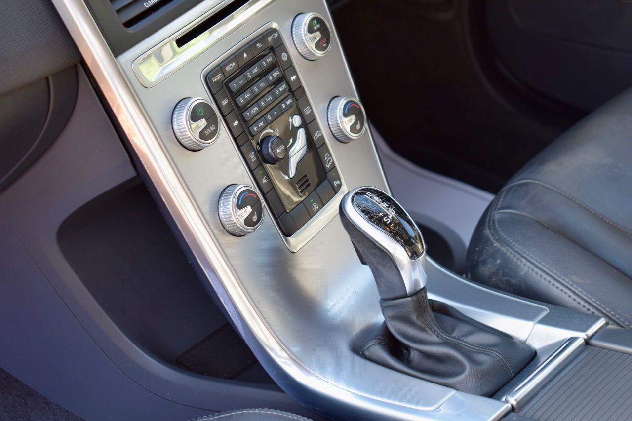 Volvo XC60 view 40
