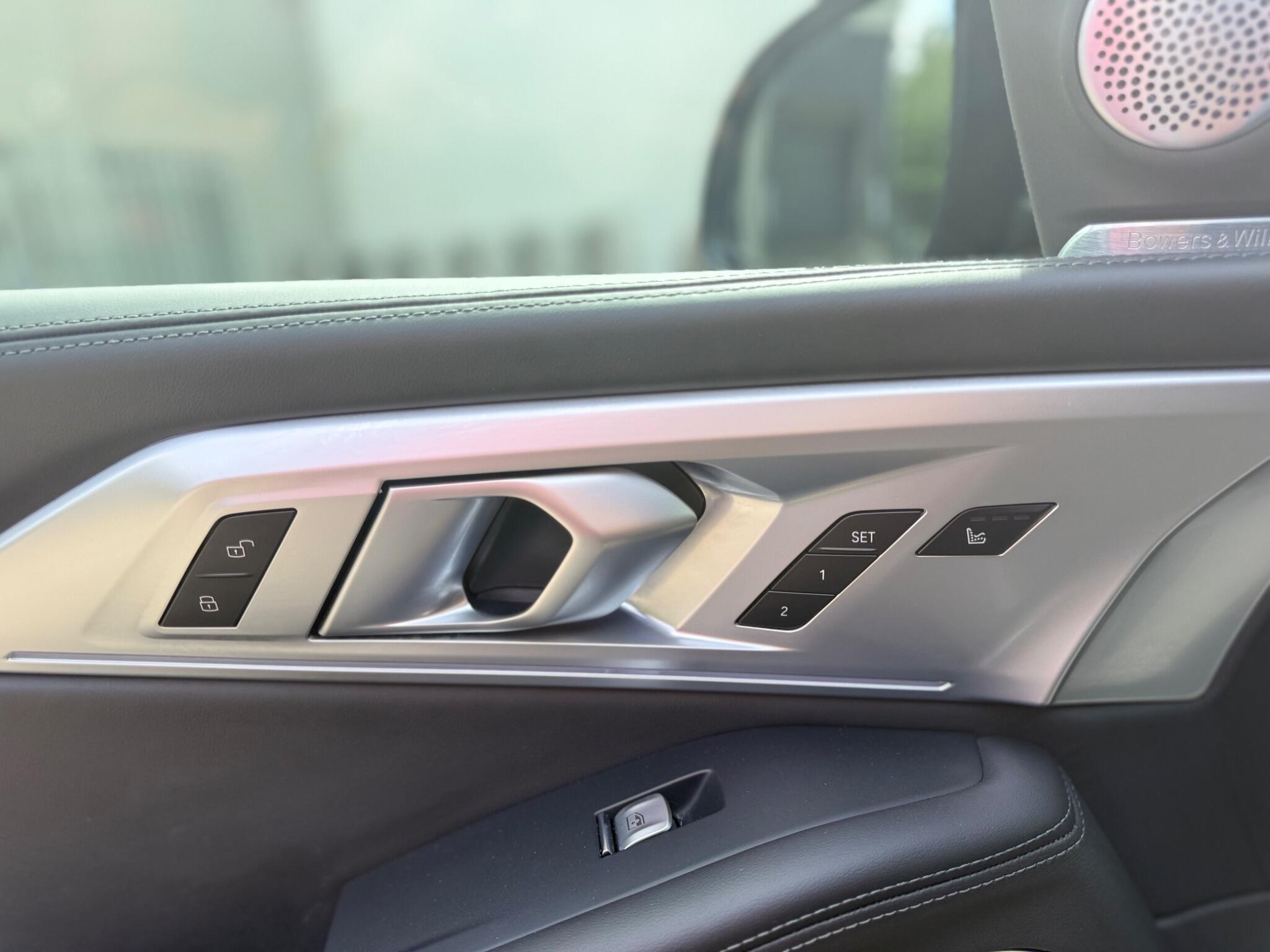 BMW XM view 23