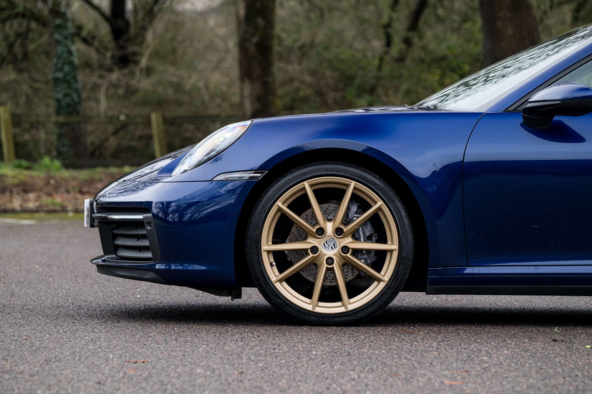 Porsche 911 view 23