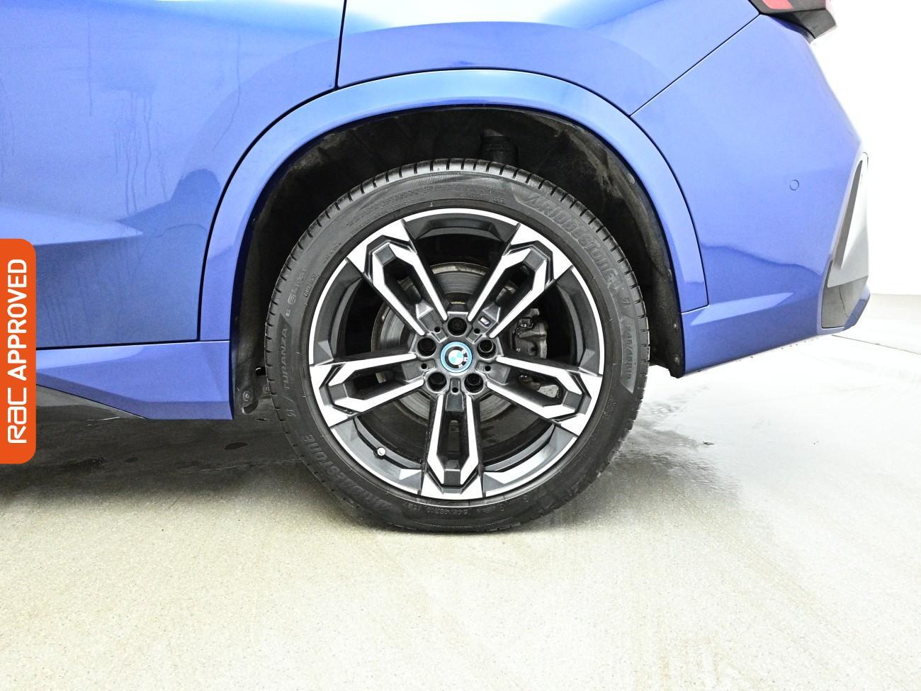 BMW iX1 view 32