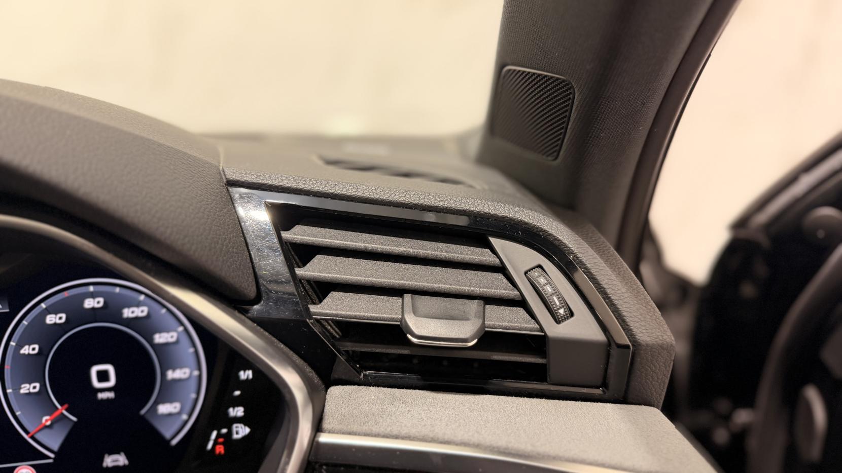 Audi Q3 view 18