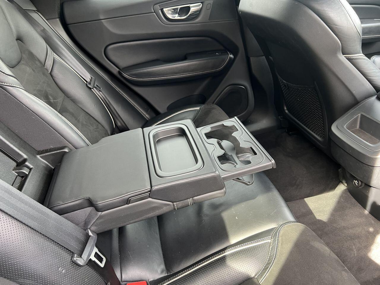 Volvo XC60 view 22