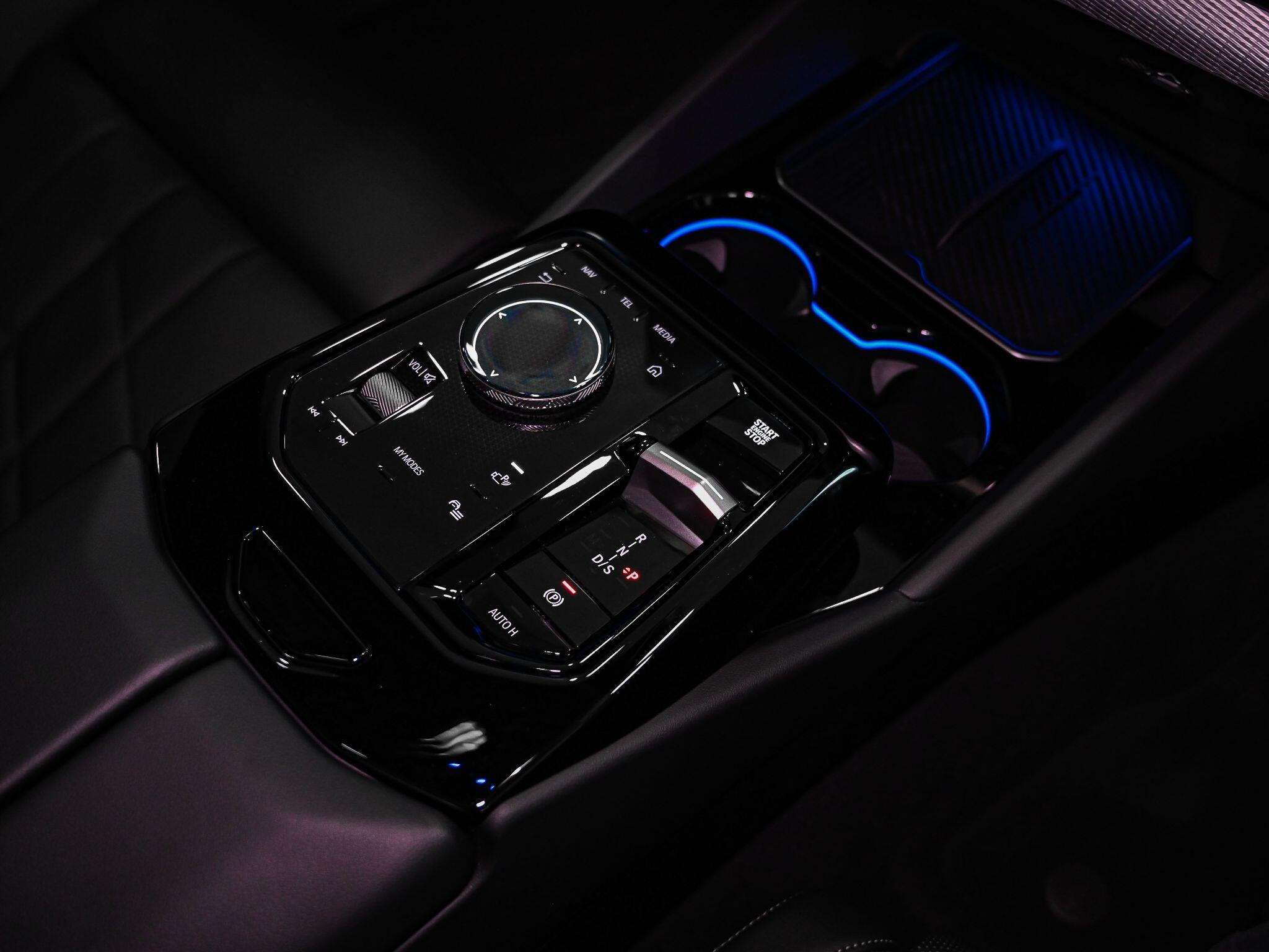 BMW 5 Series view 17