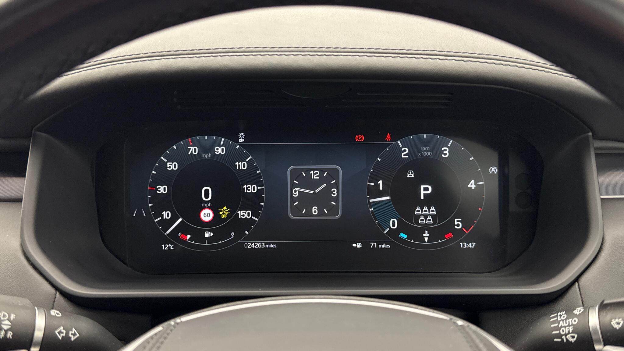 Land Rover Discovery view 16
