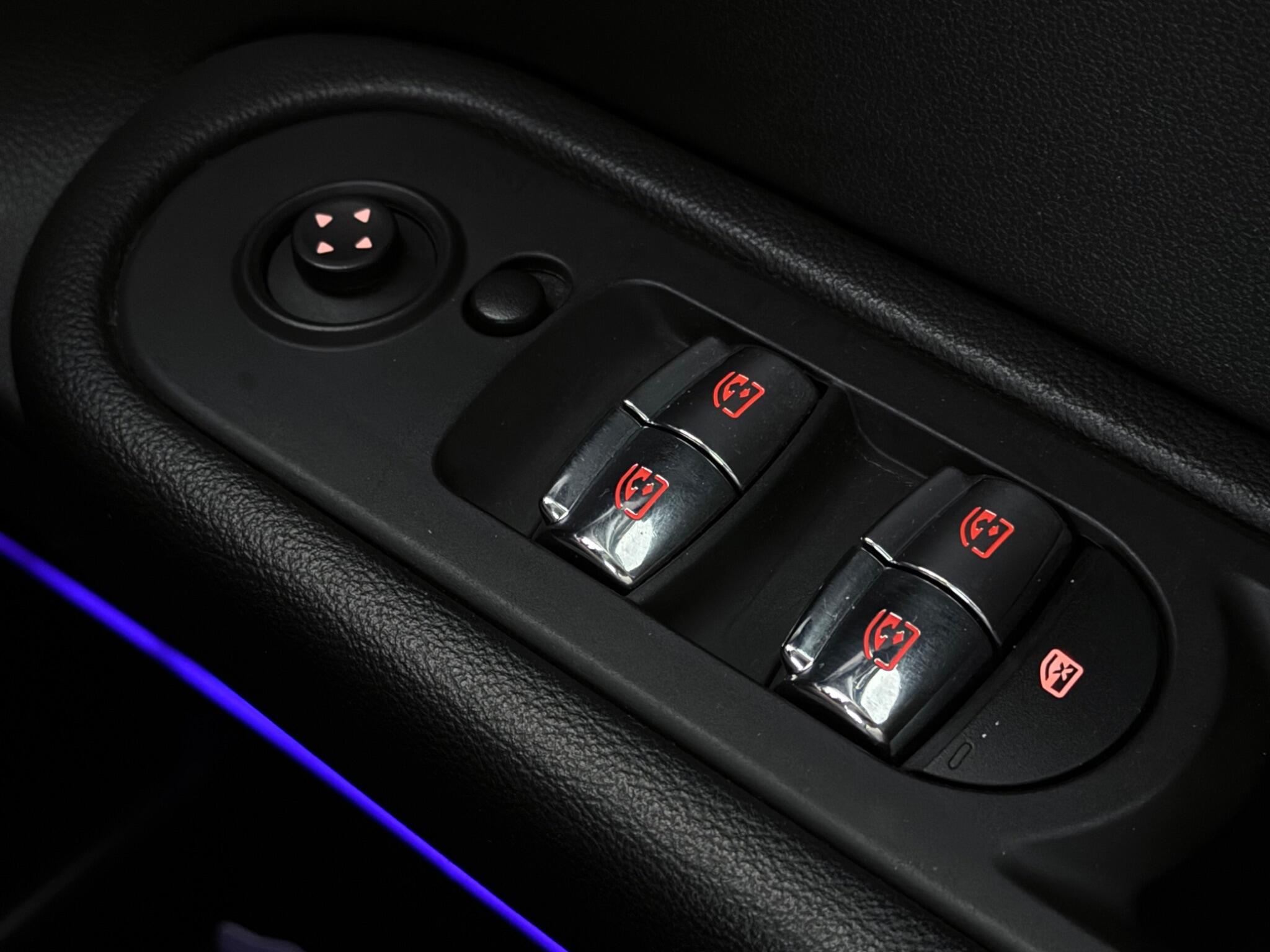 Mini Countryman view 26