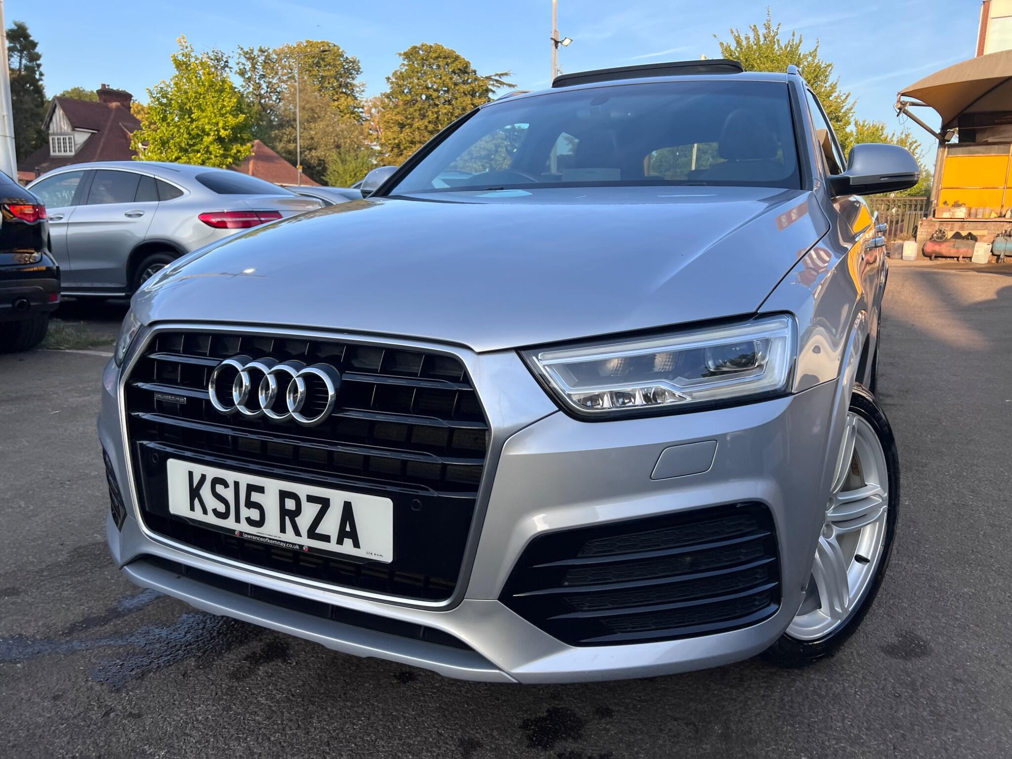 Audi Q3 view 7