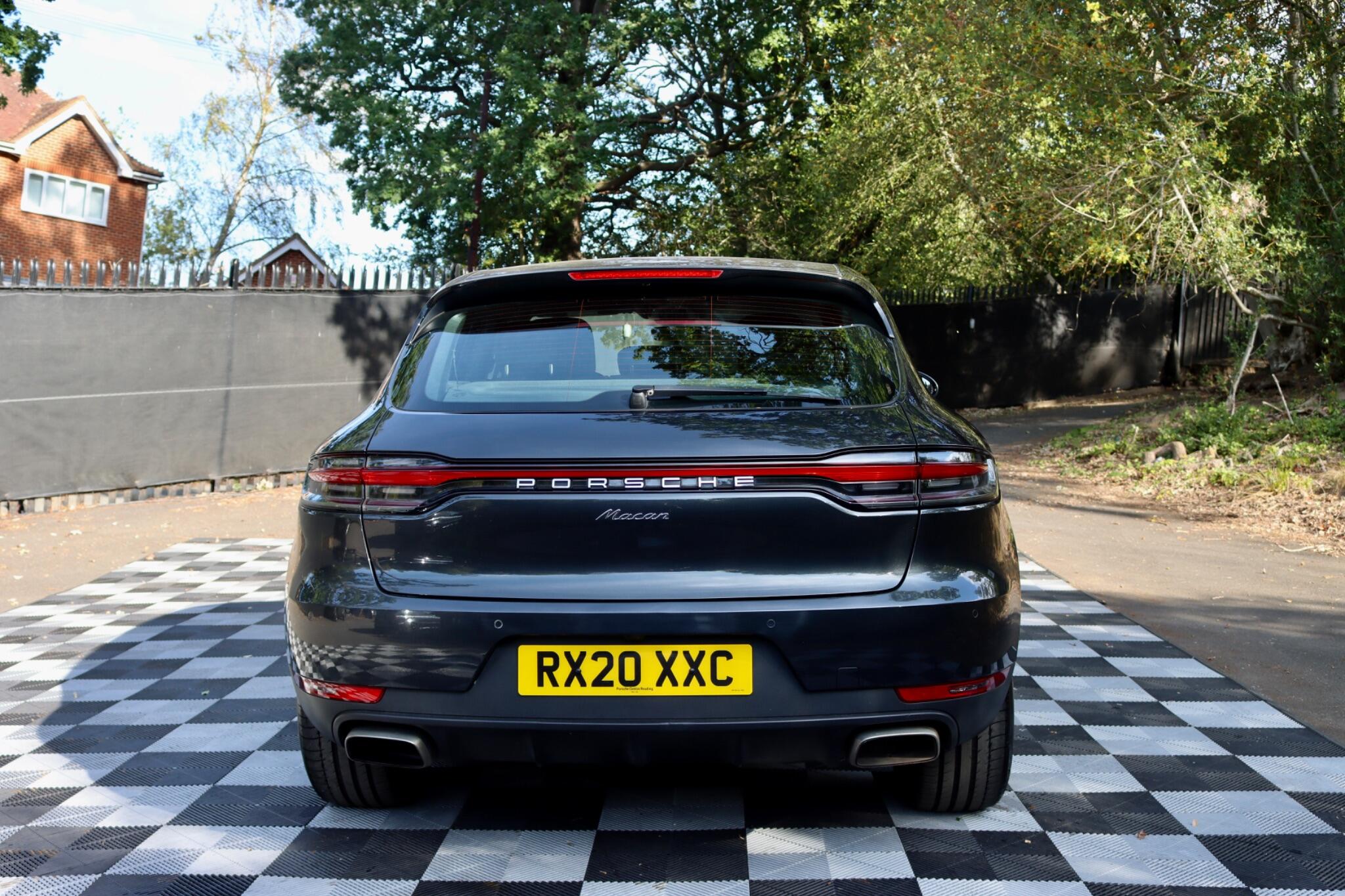 Porsche Macan view 27