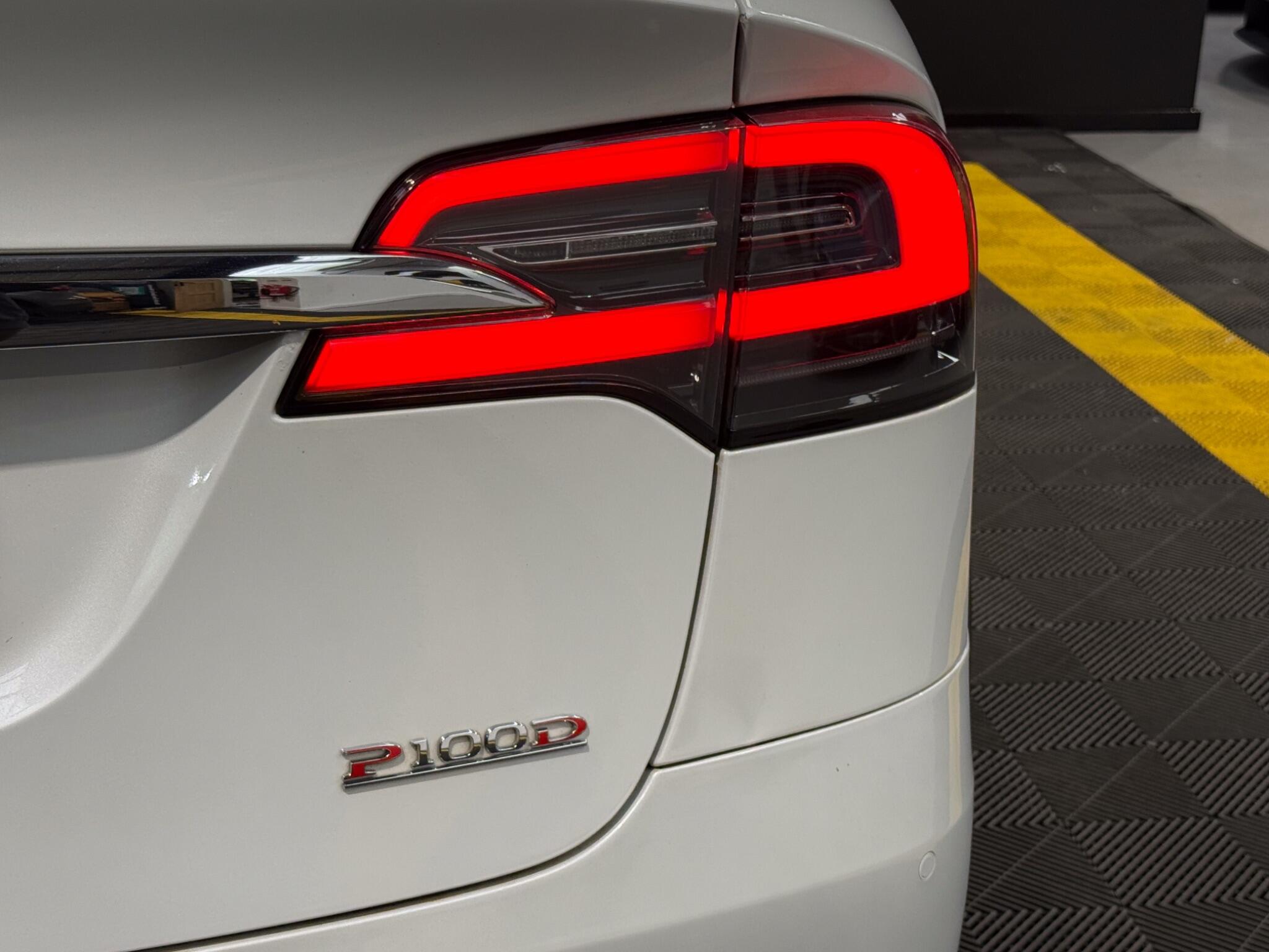 Tesla Model X view 9