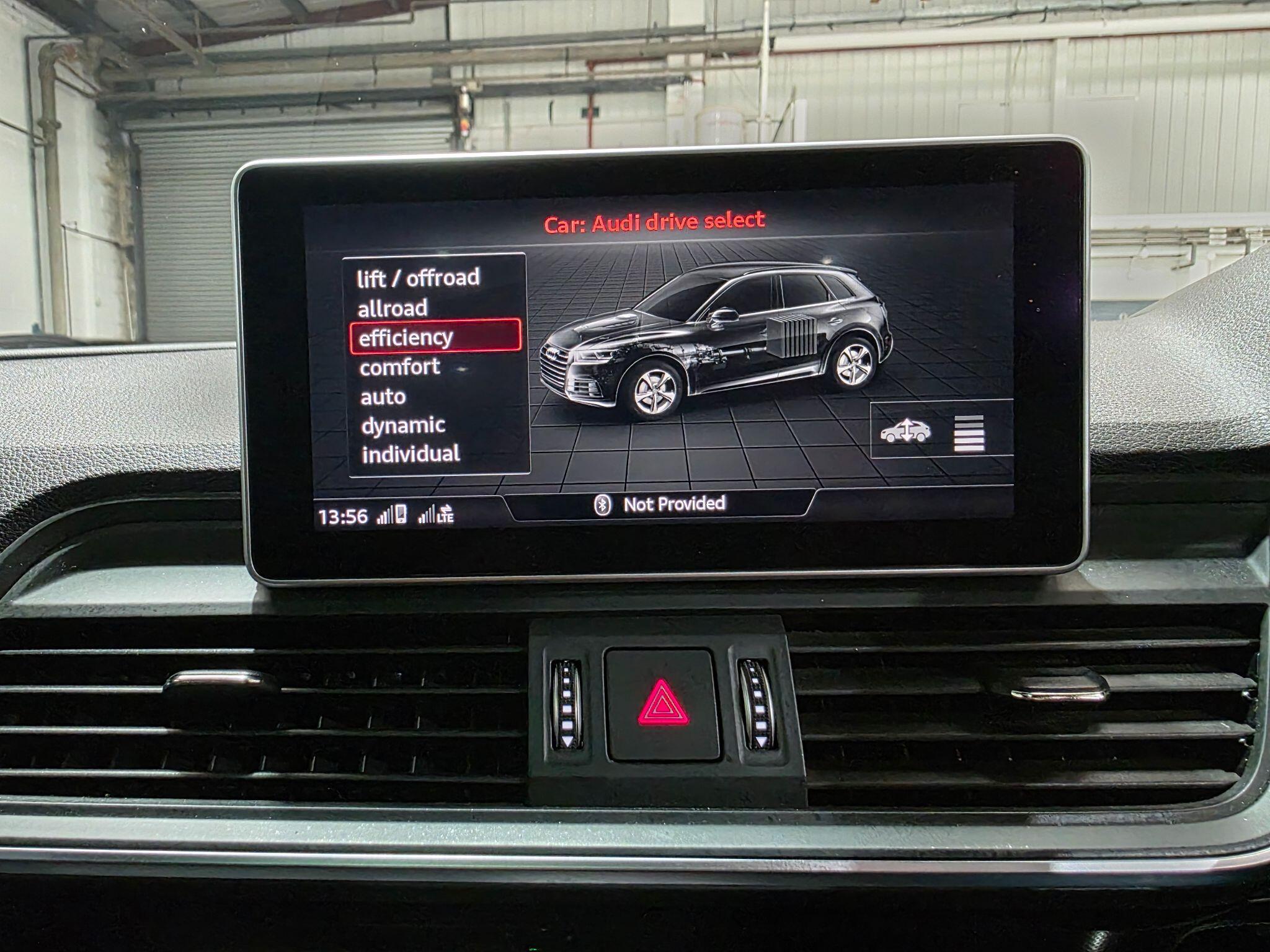 Audi Q5 view 10