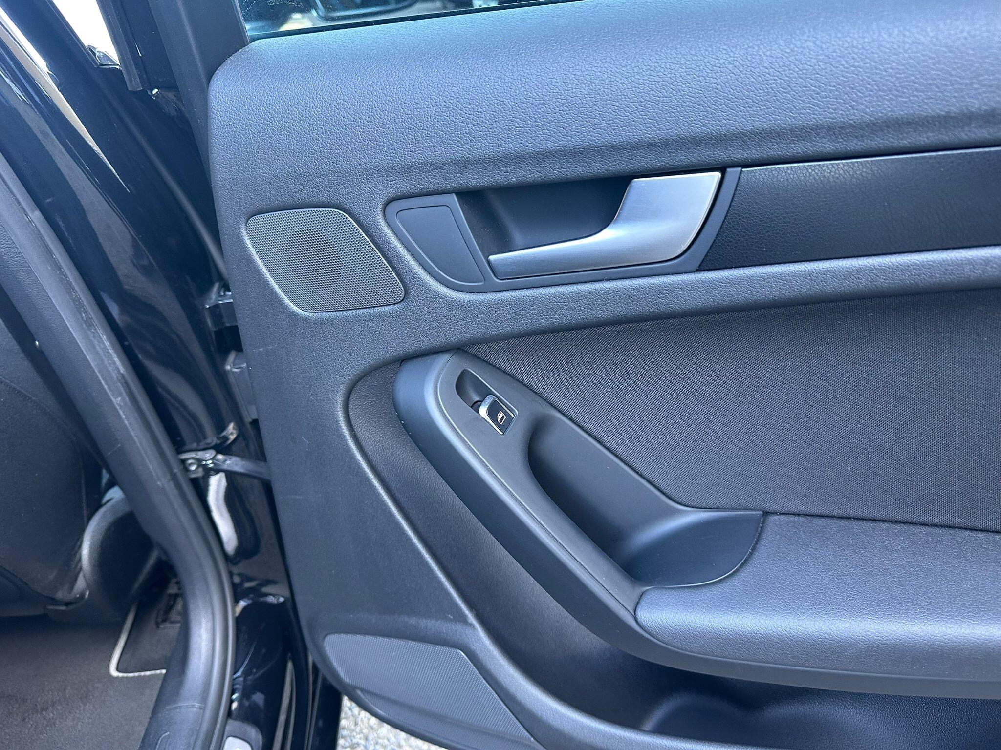Audi A4 Avant view 30